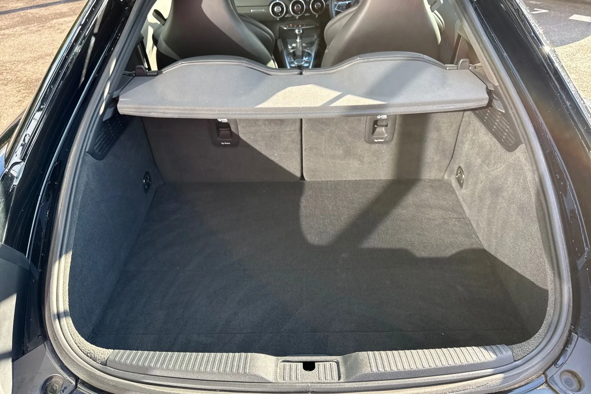 Audi TT thumbnail image number 29