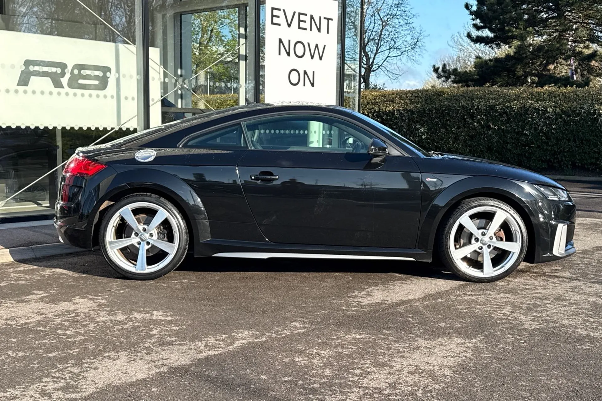 Audi TT thumbnail image number 2