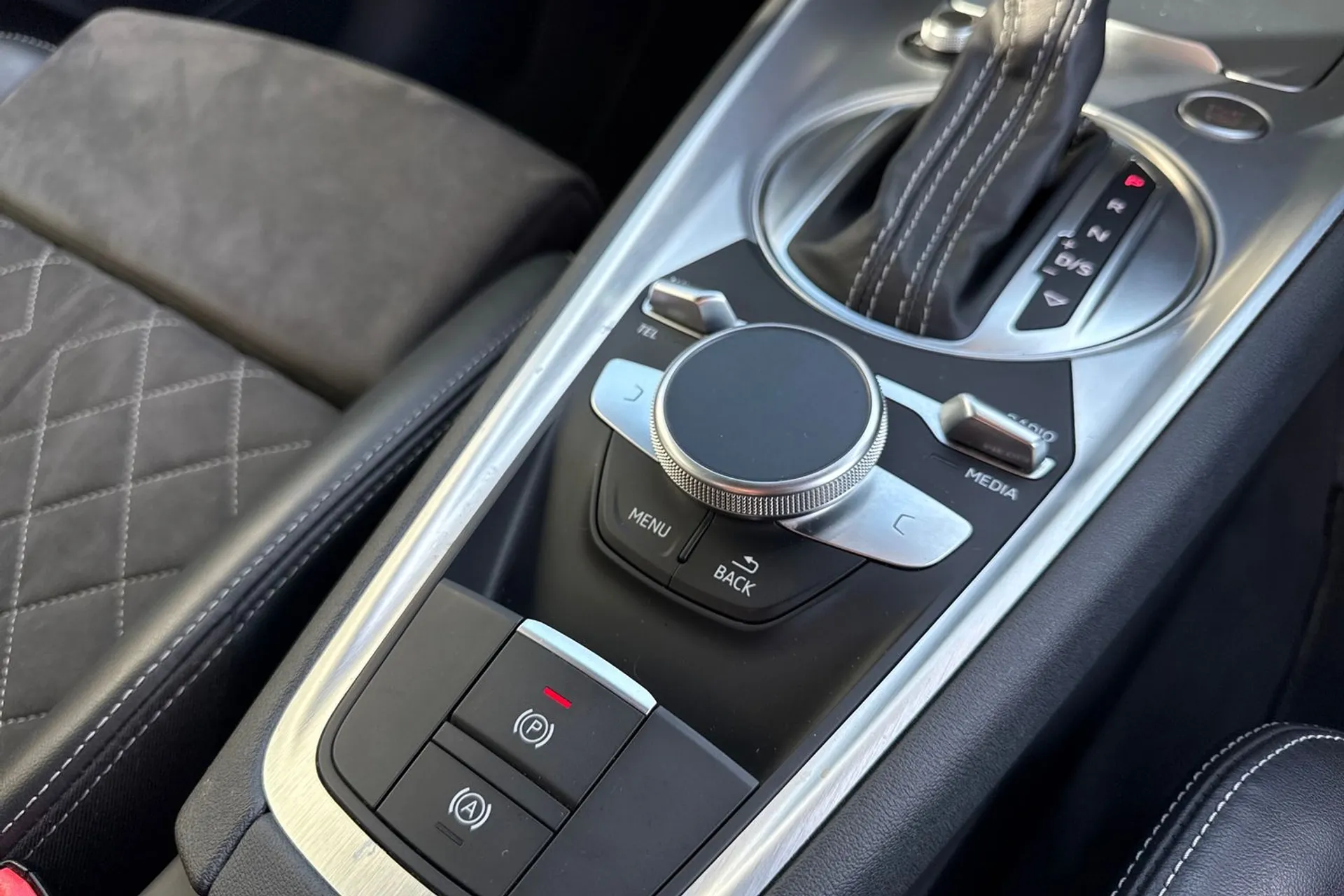 Audi TT thumbnail image number 21