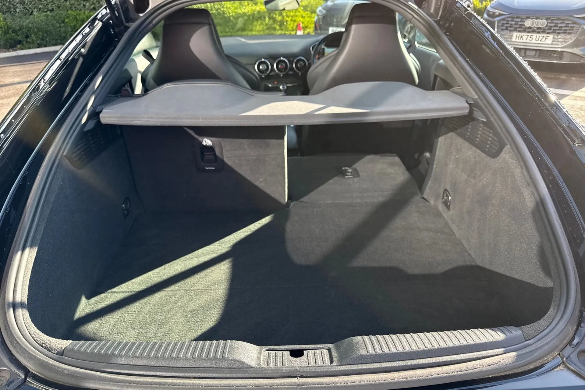 Audi TT thumbnail image number 33