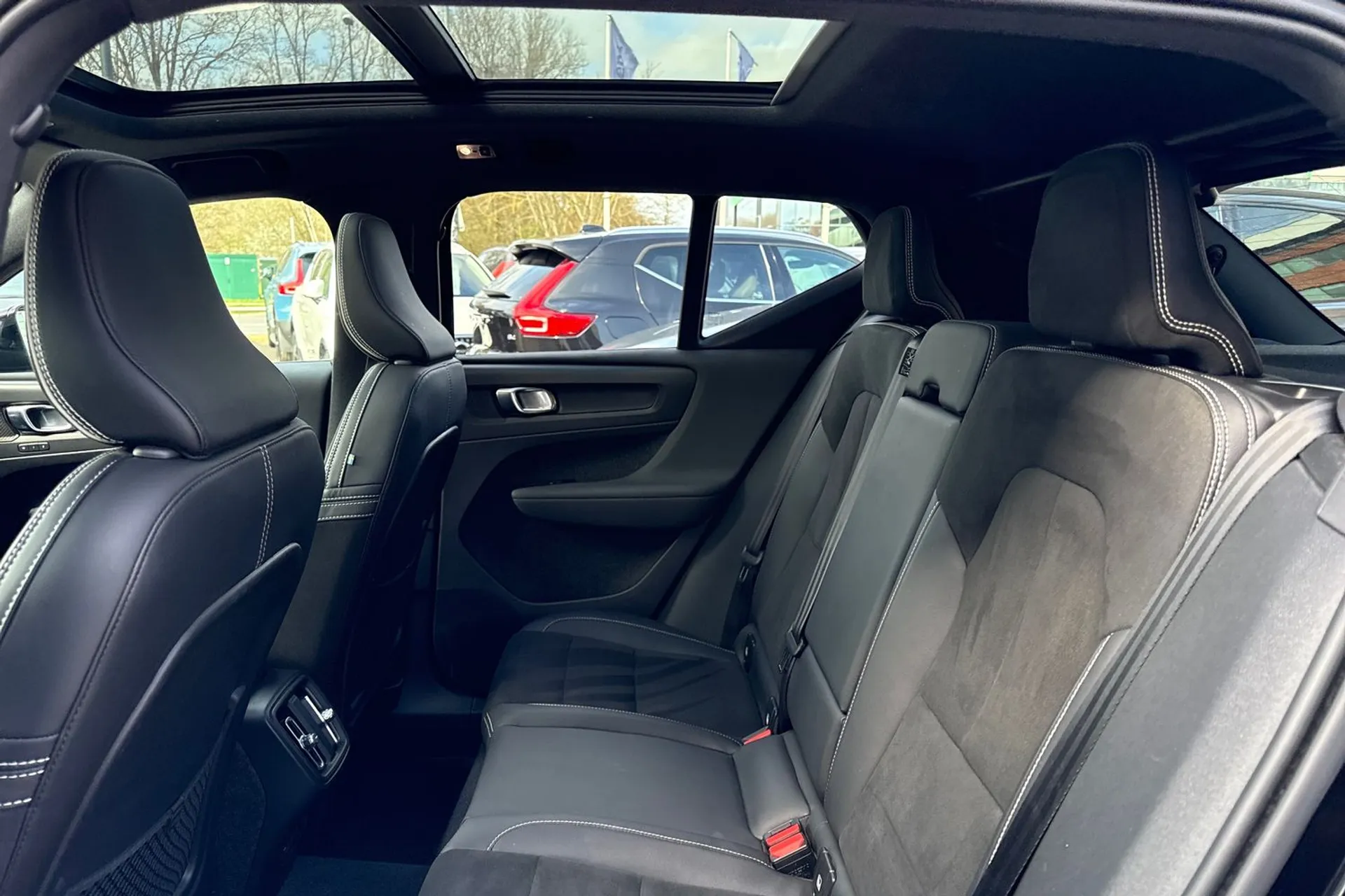 Volvo XC40 thumbnail image number 30