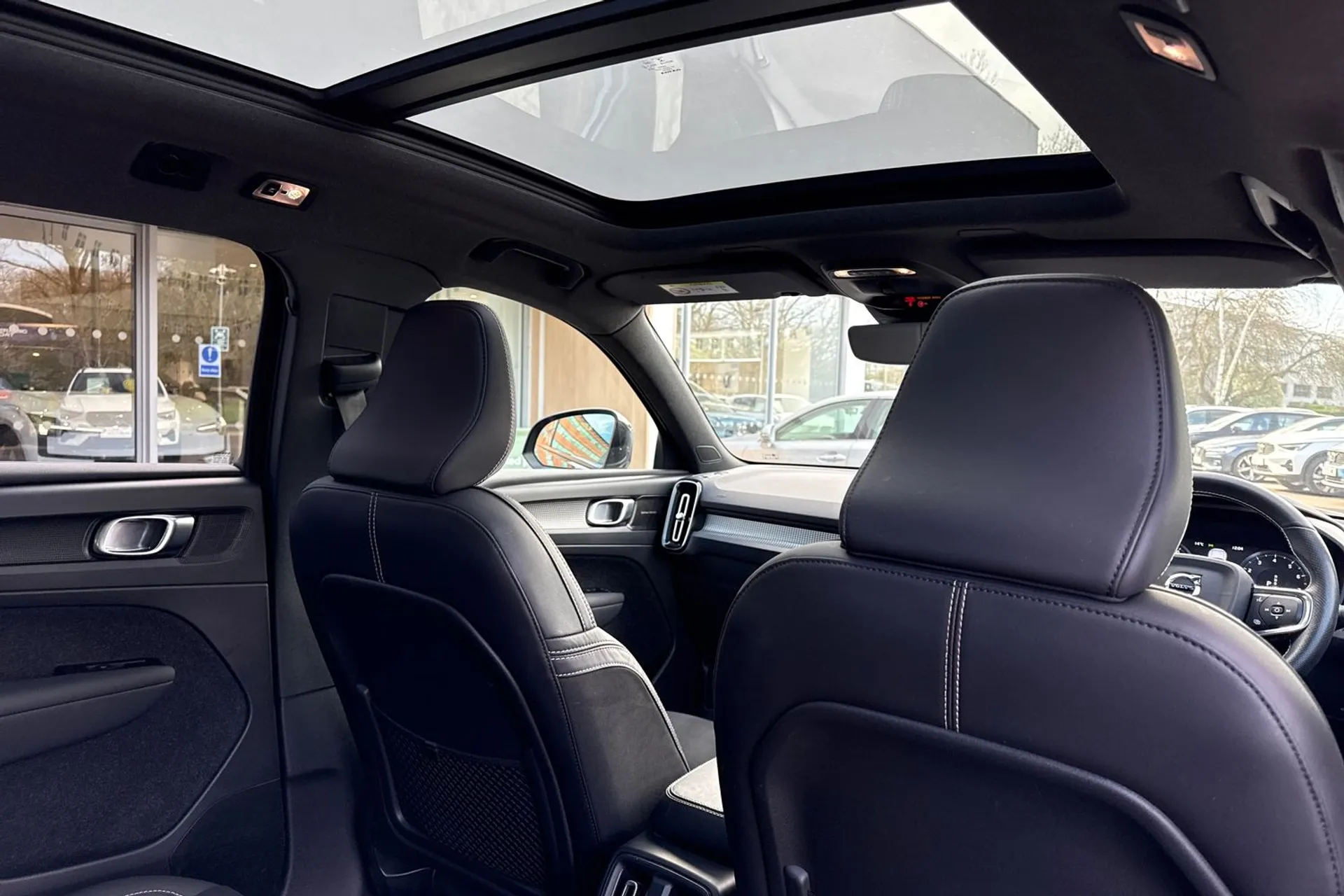 Volvo XC40 thumbnail image number 24