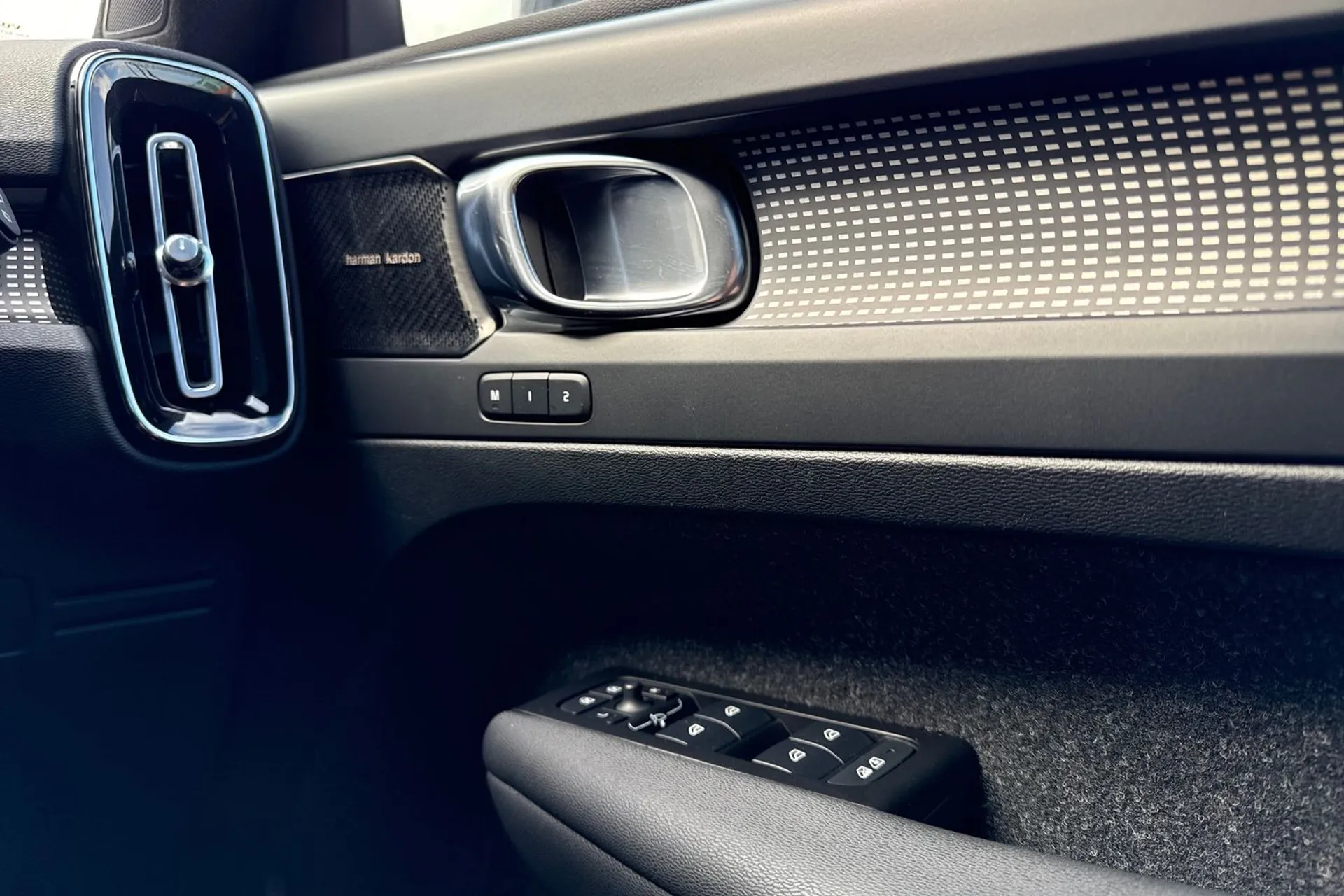 Volvo XC40 thumbnail image number 41