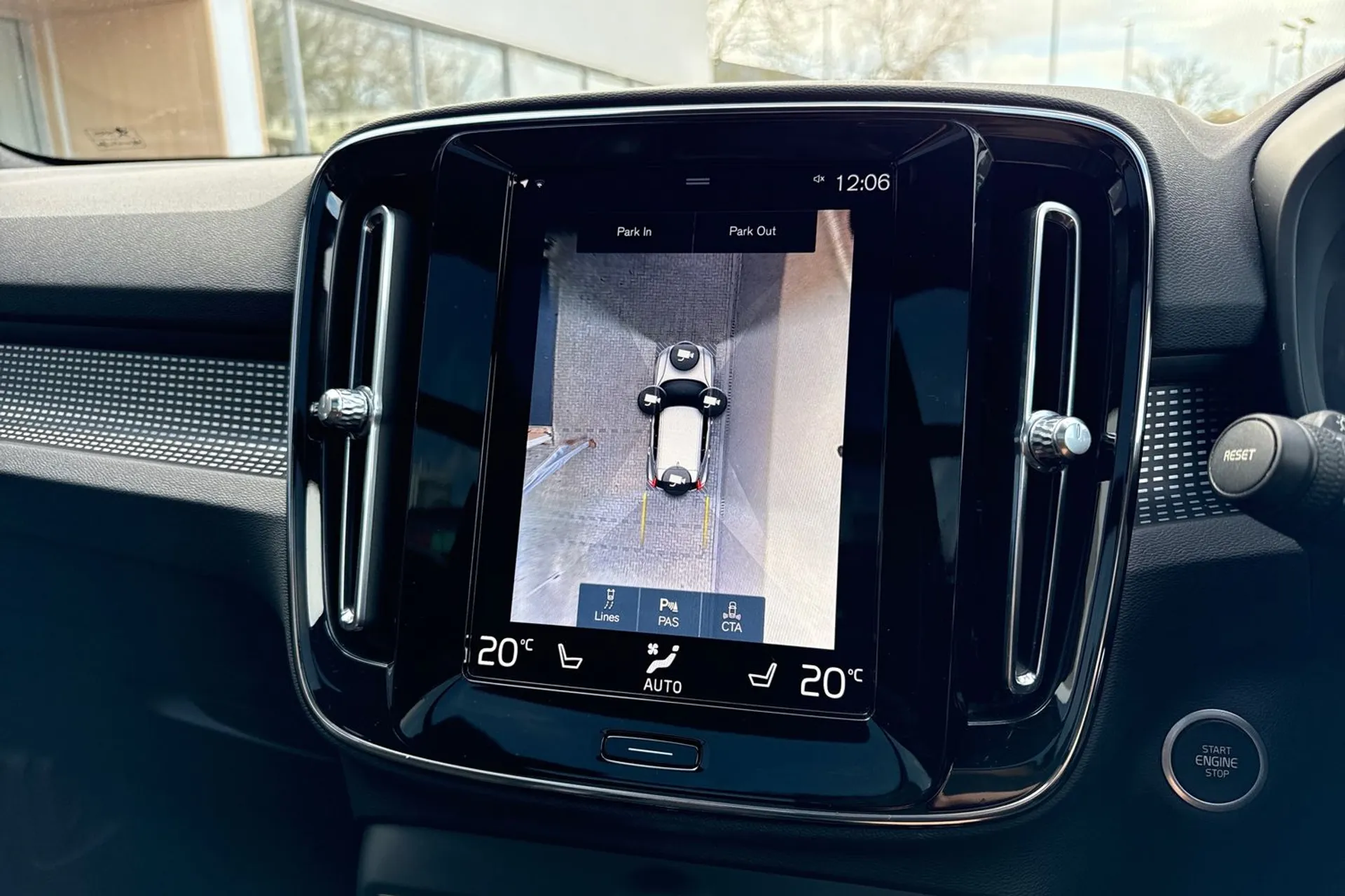 Volvo XC40 thumbnail image number 4