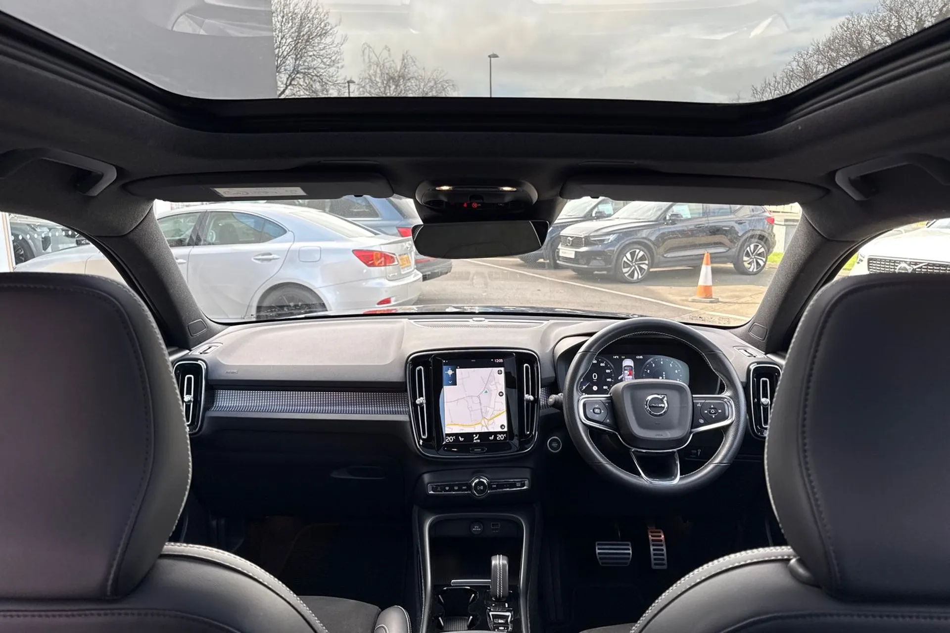 Volvo XC40 thumbnail image number 3