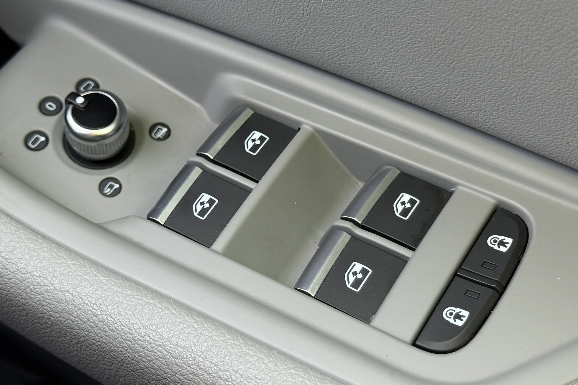 Audi A4 allroad thumbnail image number 20