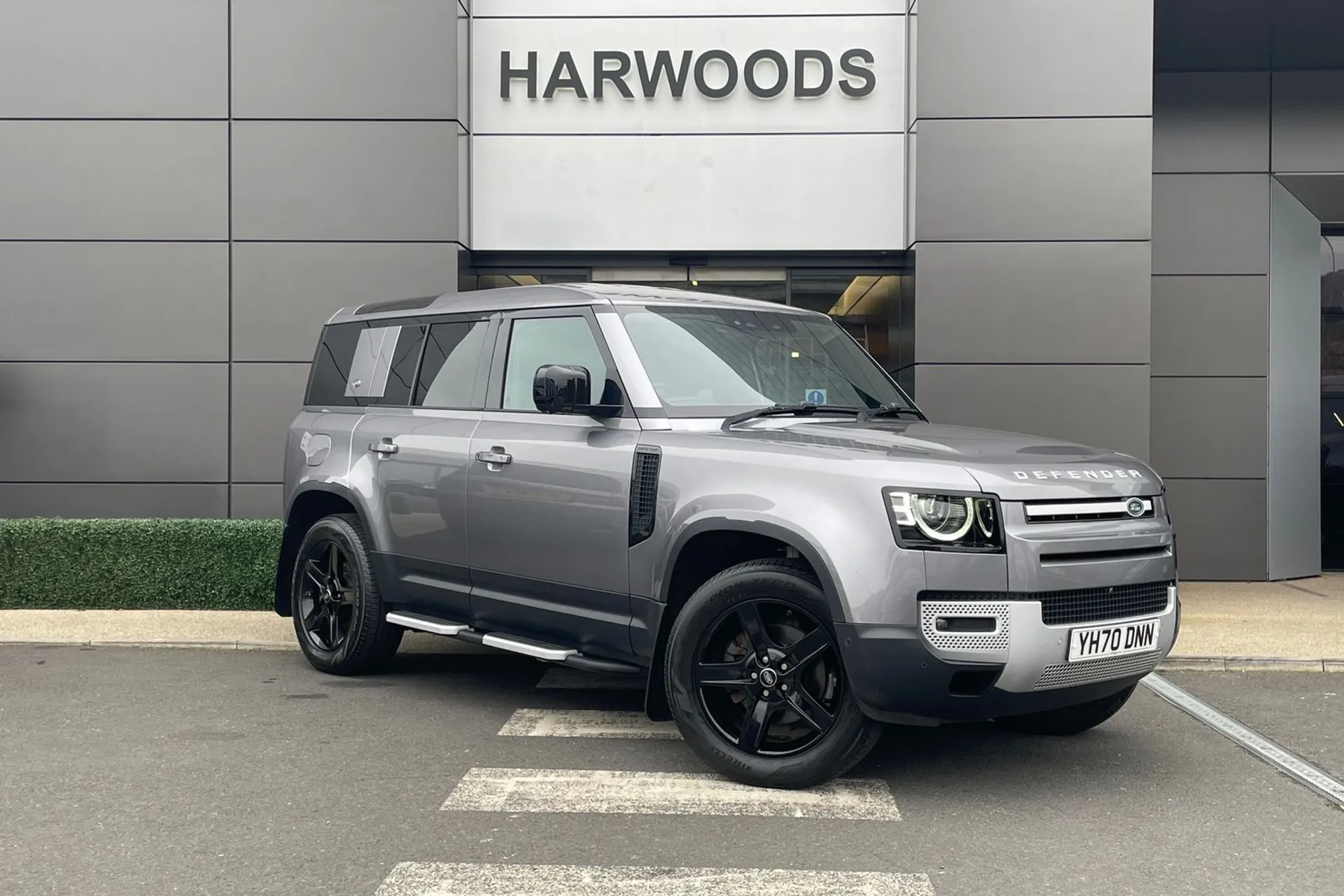 LAND ROVER DEFENDER focused image