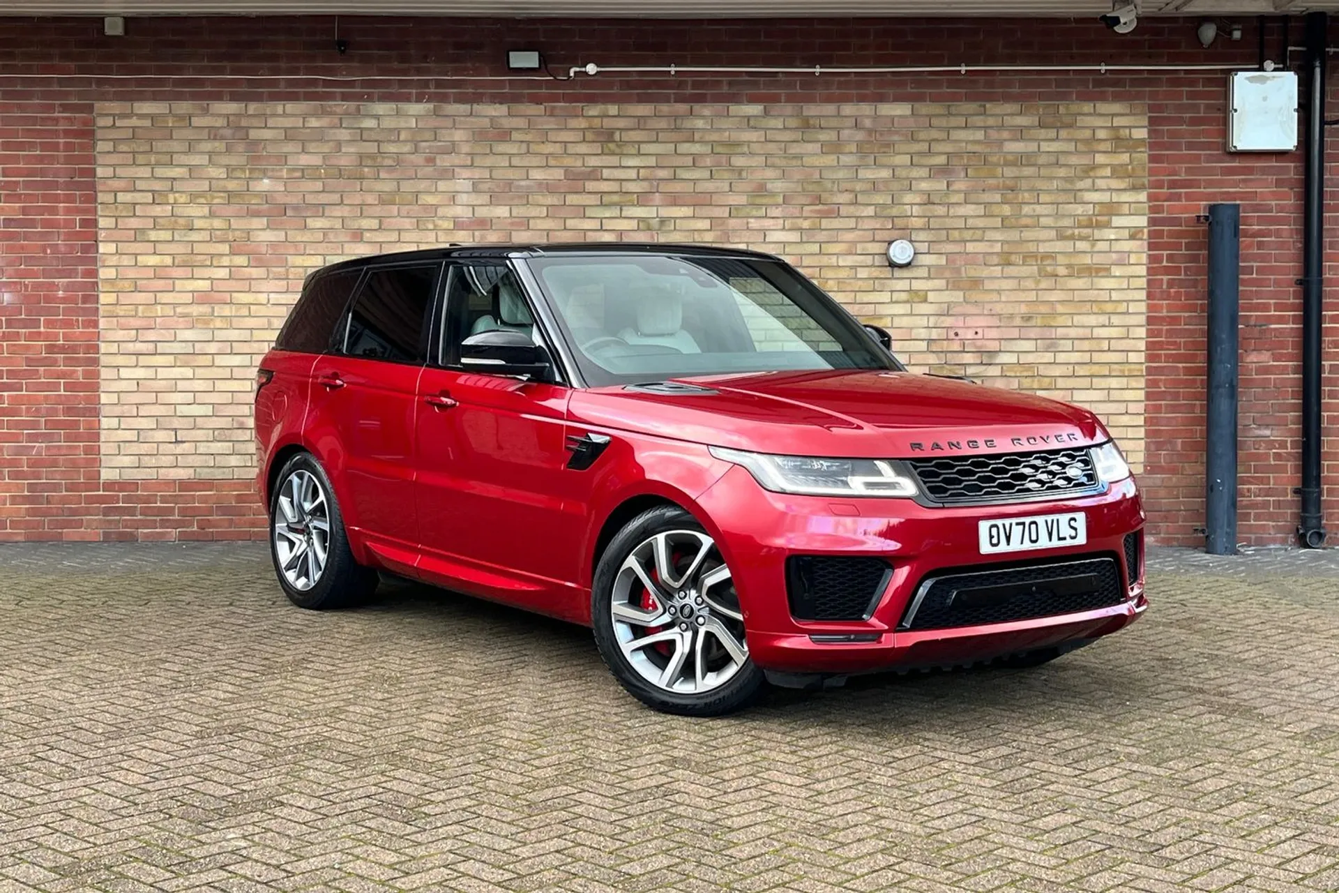 LAND ROVER RANGE ROVER SPORT focused image