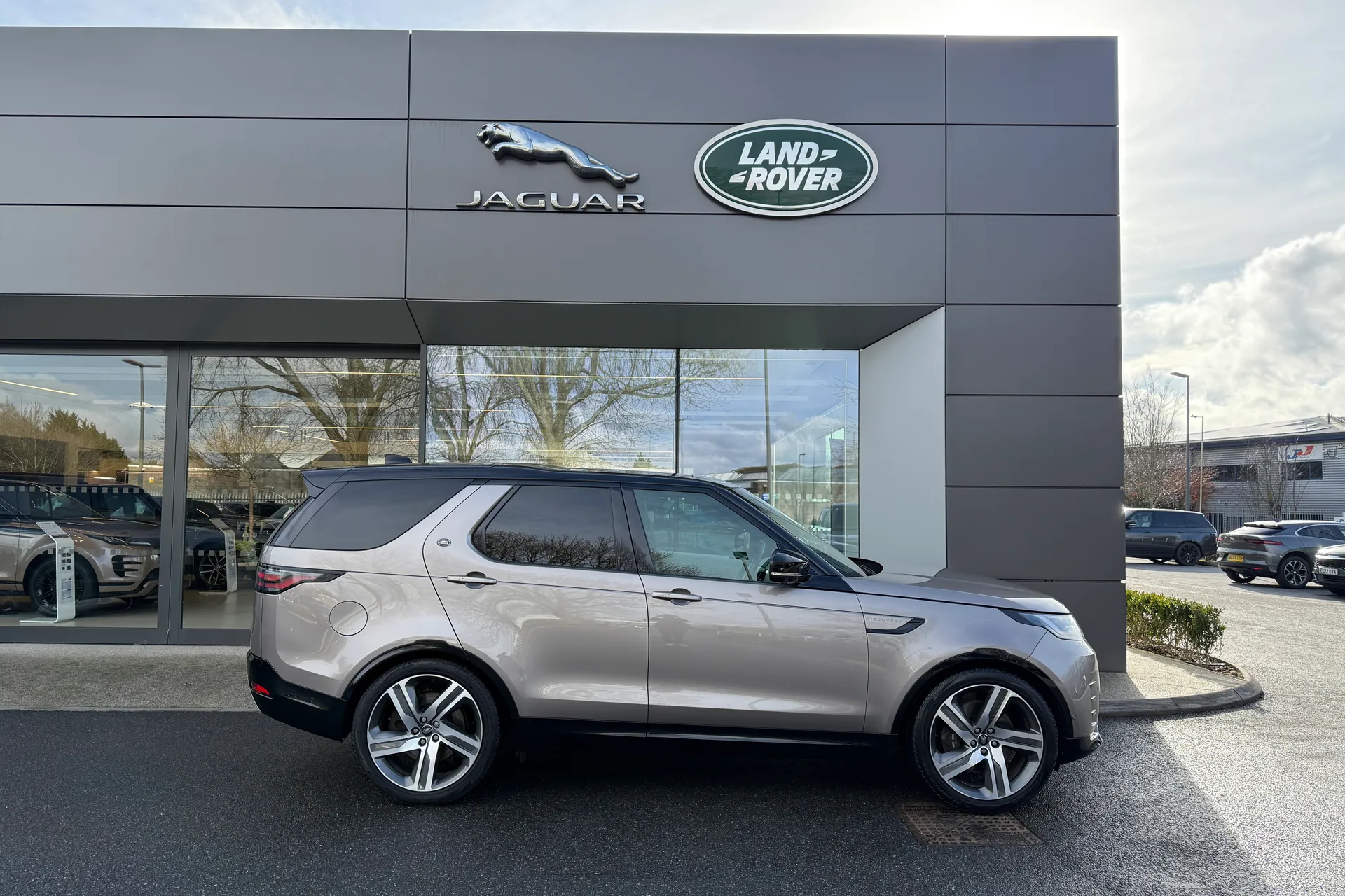 LAND ROVER DISCOVERY thumbnail image number 2