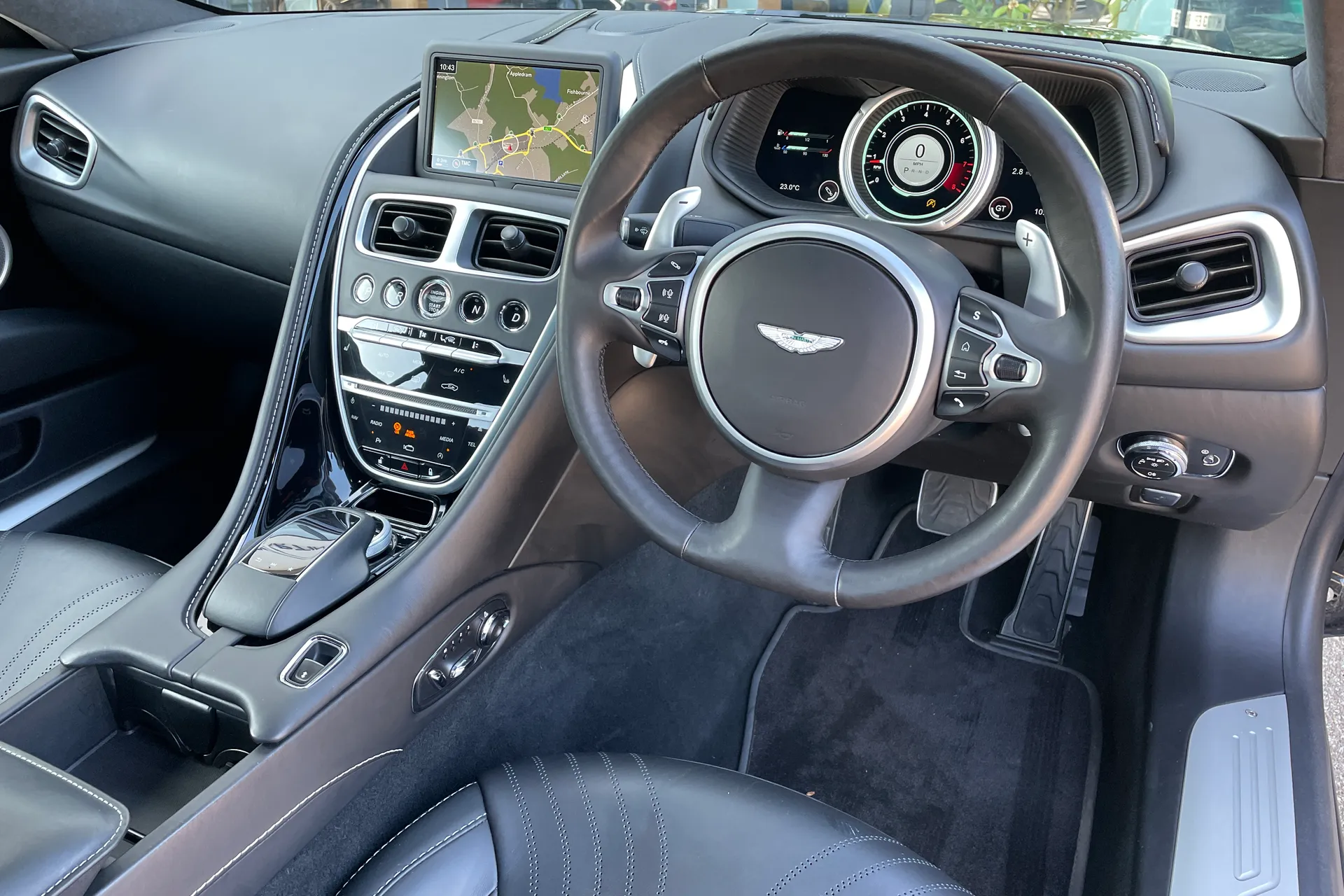 Aston Martin DB11 thumbnail image number 24