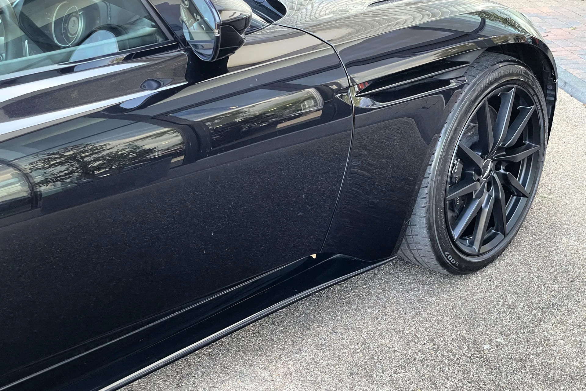 Aston Martin DB11 thumbnail image number 8