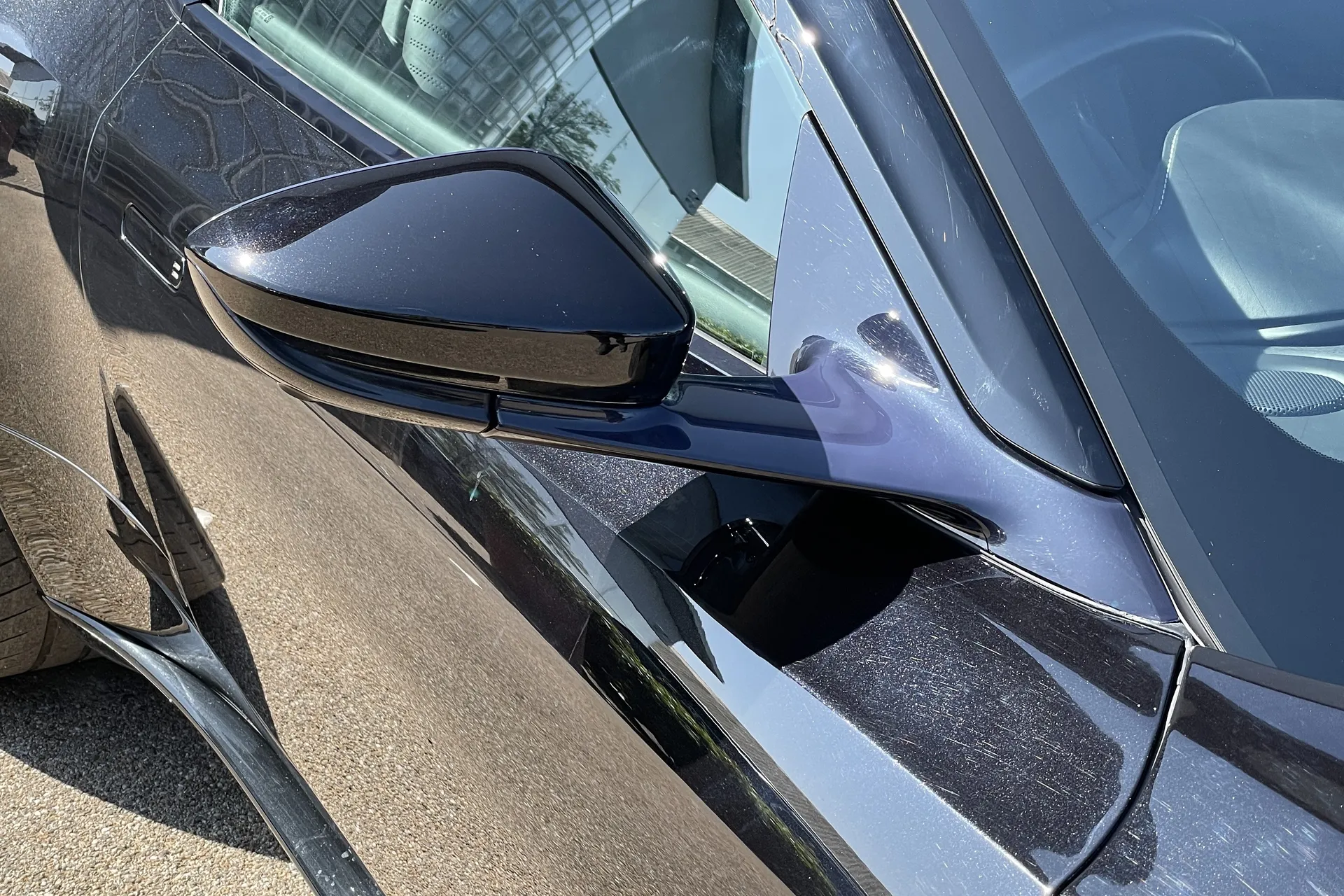 Aston Martin DB11 thumbnail image number 14