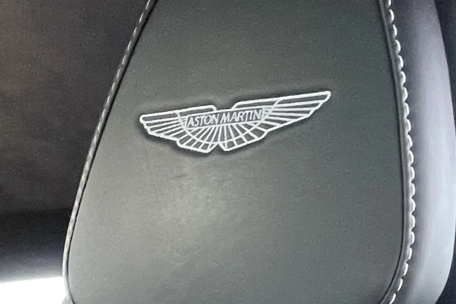 Aston Martin DB11 thumbnail image number 30