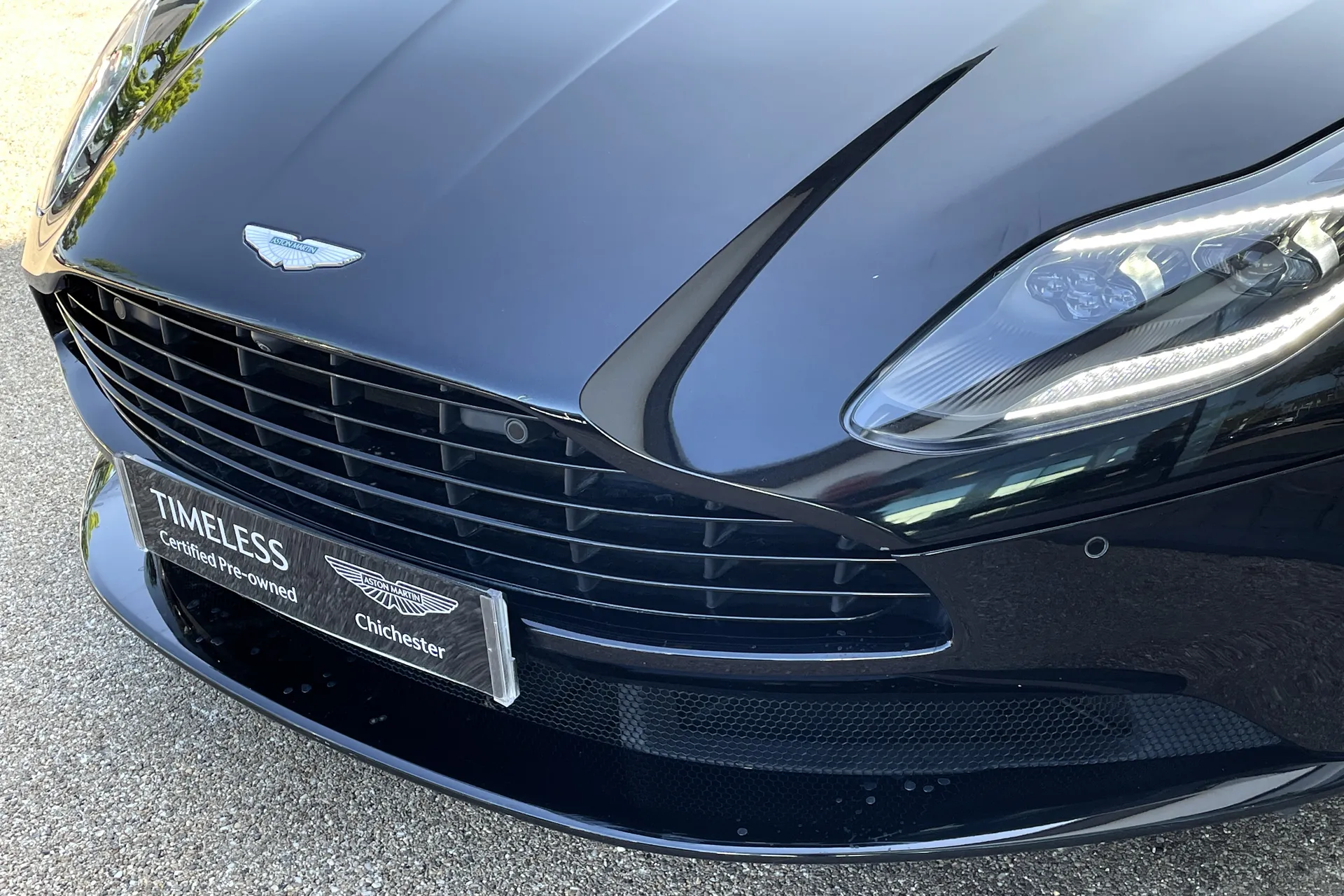 Aston Martin DB11 thumbnail image number 19