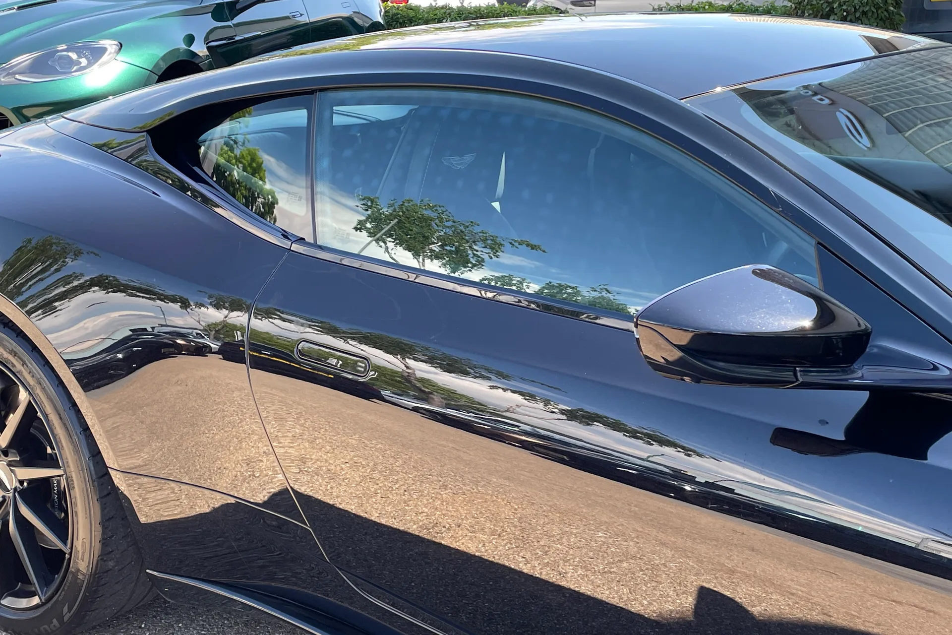 Aston Martin DB11 thumbnail image number 12