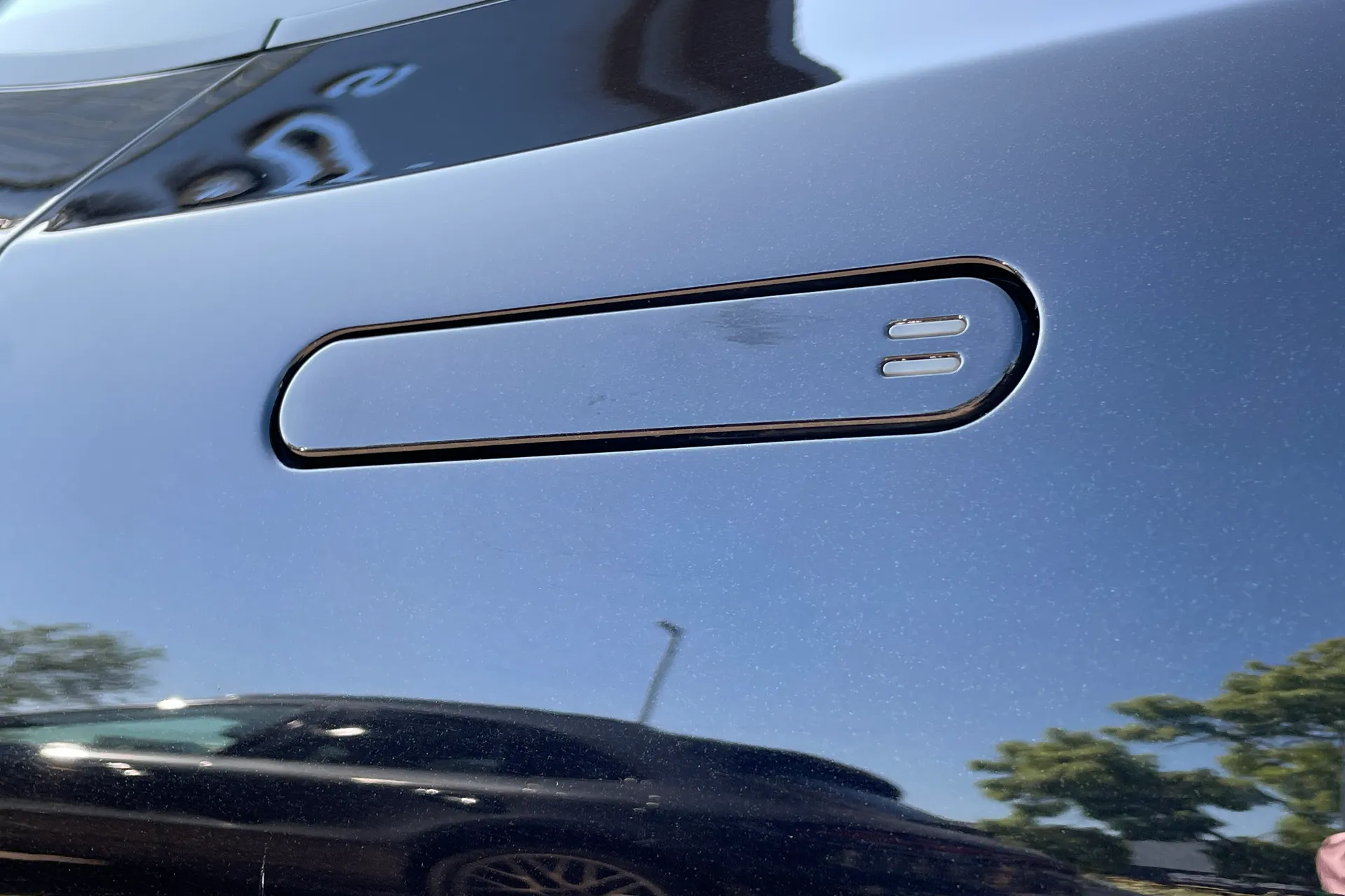 Aston Martin DB11 thumbnail image number 17