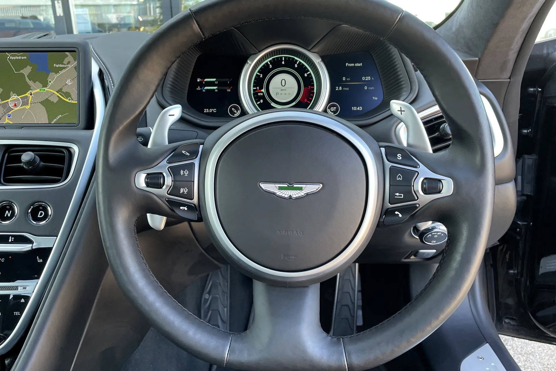 Aston Martin DB11 thumbnail image number 25