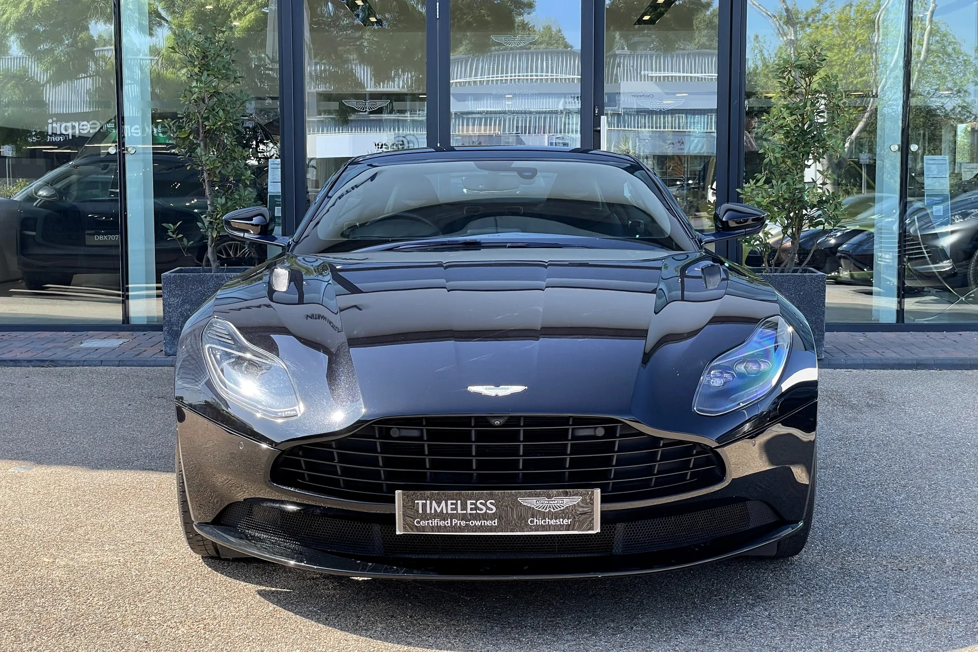 Aston Martin DB11 thumbnail image number 46