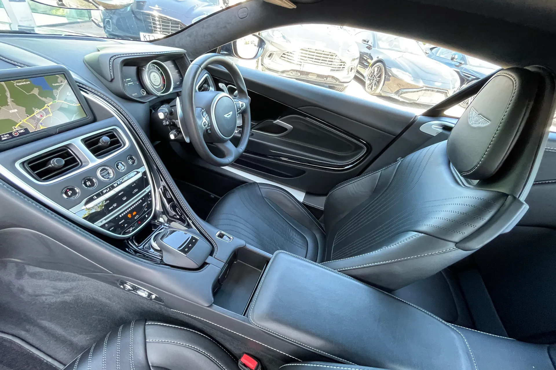 Aston Martin DB11 thumbnail image number 3