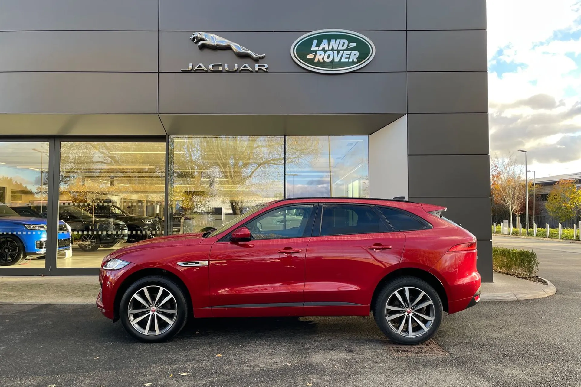 Jaguar F-PACE thumbnail image number 26