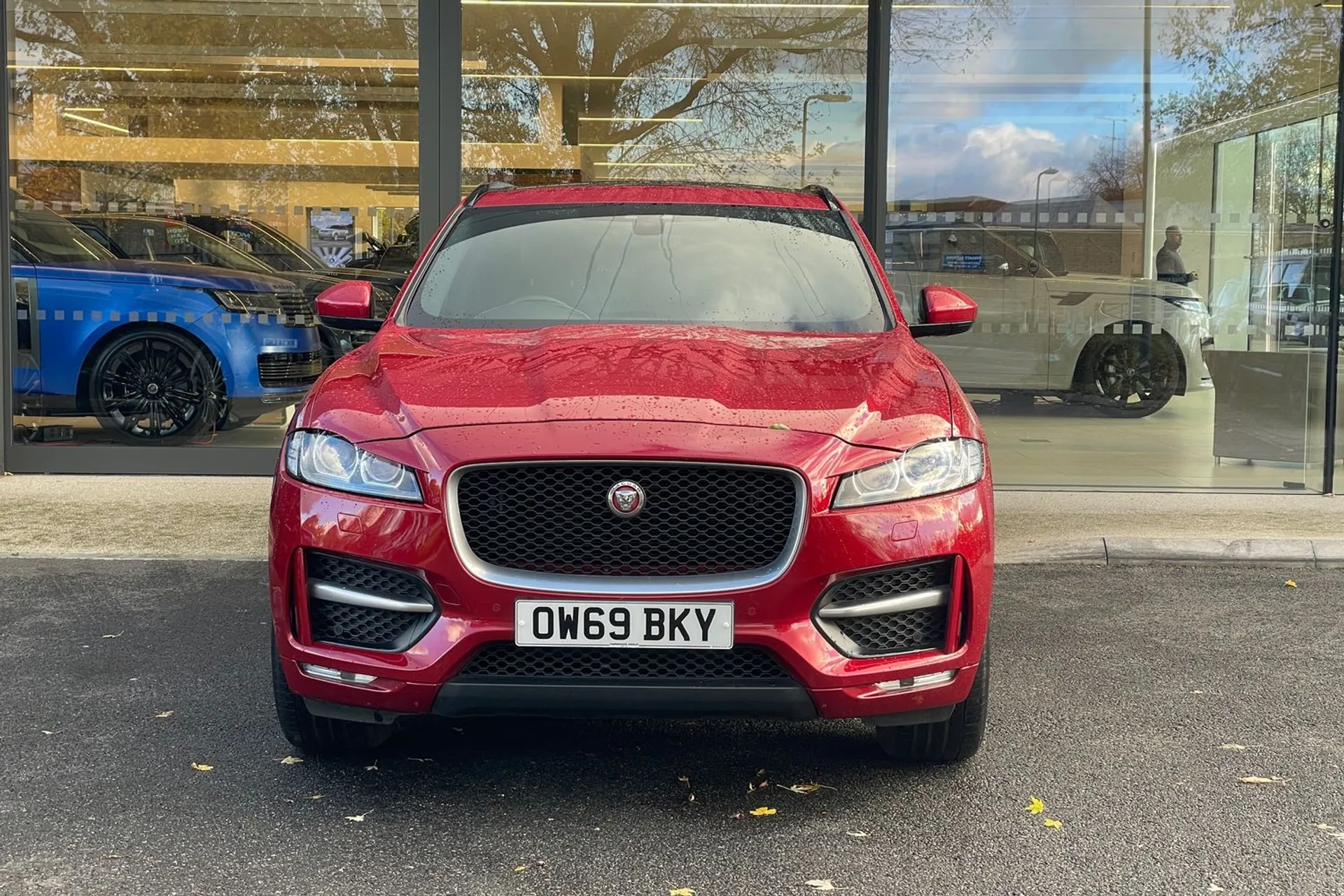 Jaguar F-PACE thumbnail image number 6