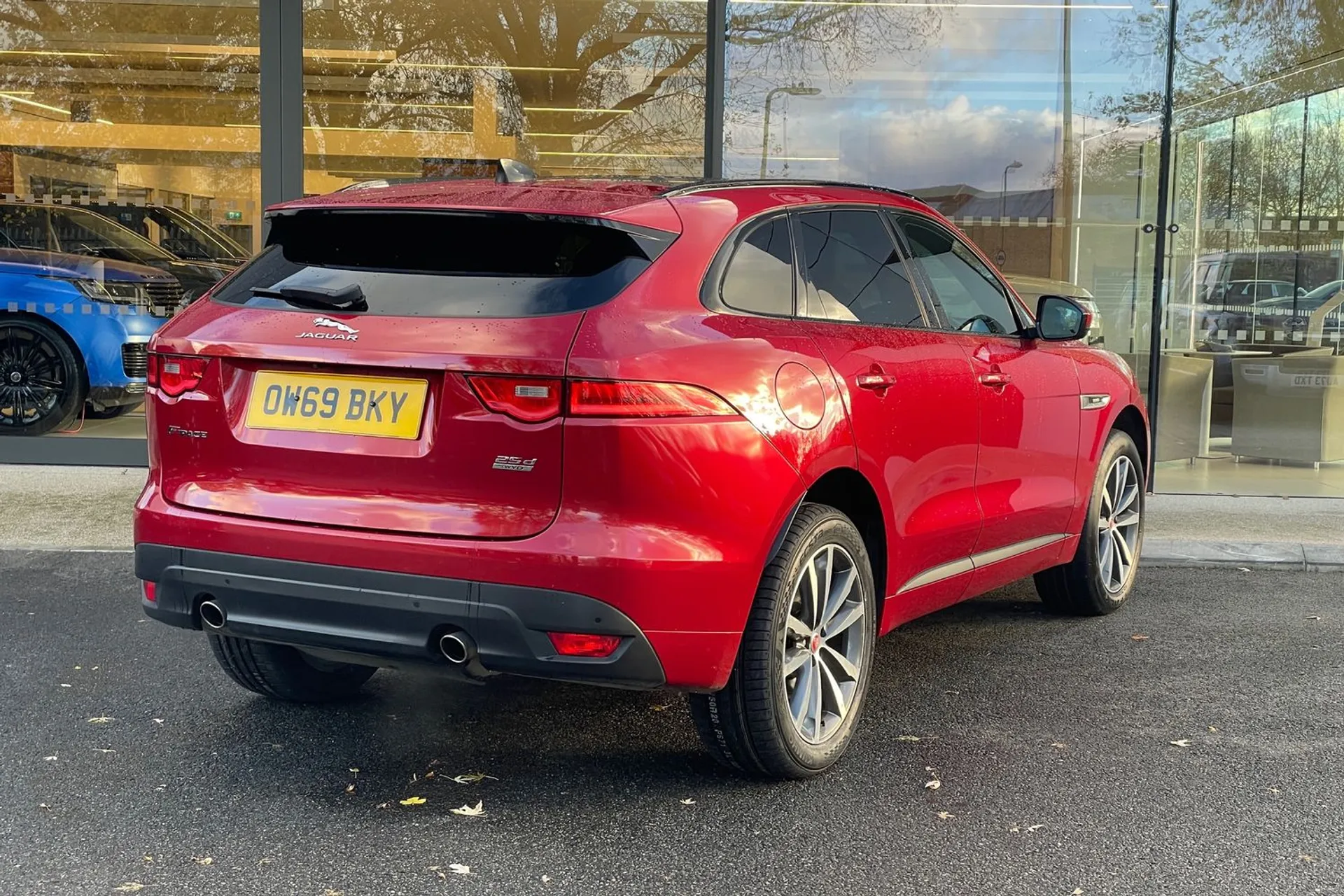 Jaguar F-PACE thumbnail image number 7