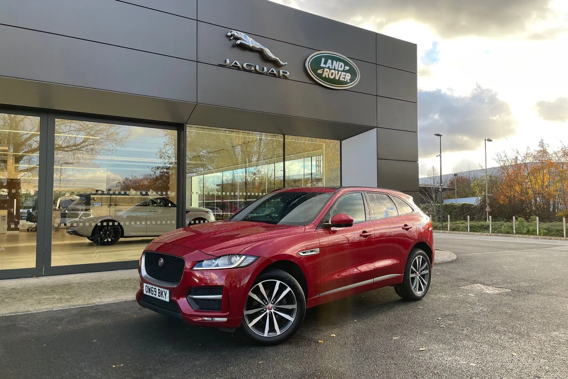 Jaguar F-PACE thumbnail image number 28