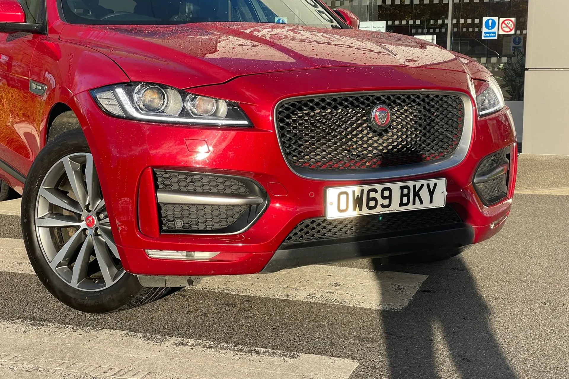 Jaguar F-PACE thumbnail image number 30