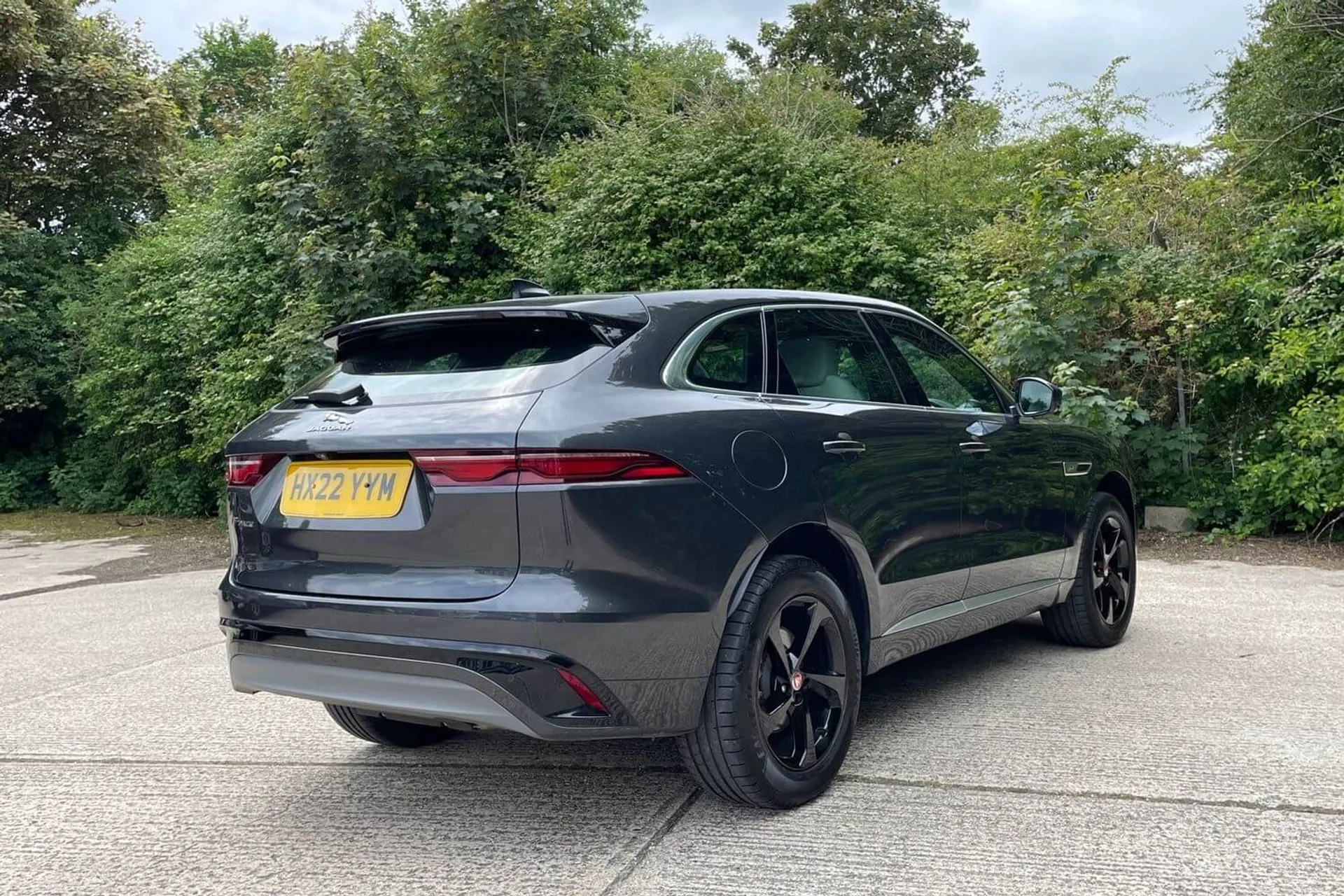 Jaguar F-PACE thumbnail image number 6