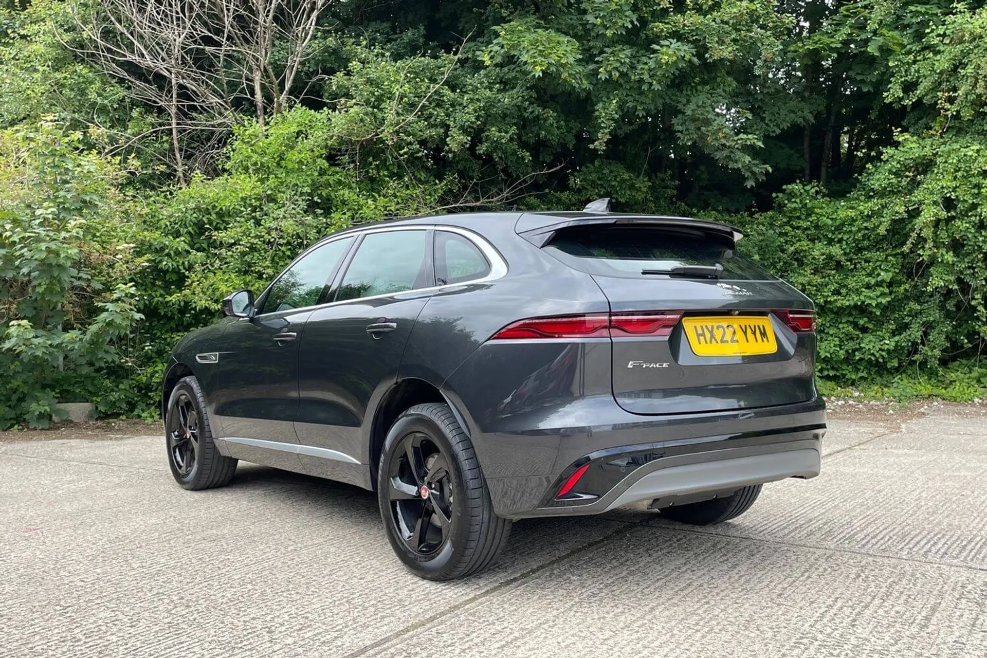 Jaguar F-PACE thumbnail image number 8