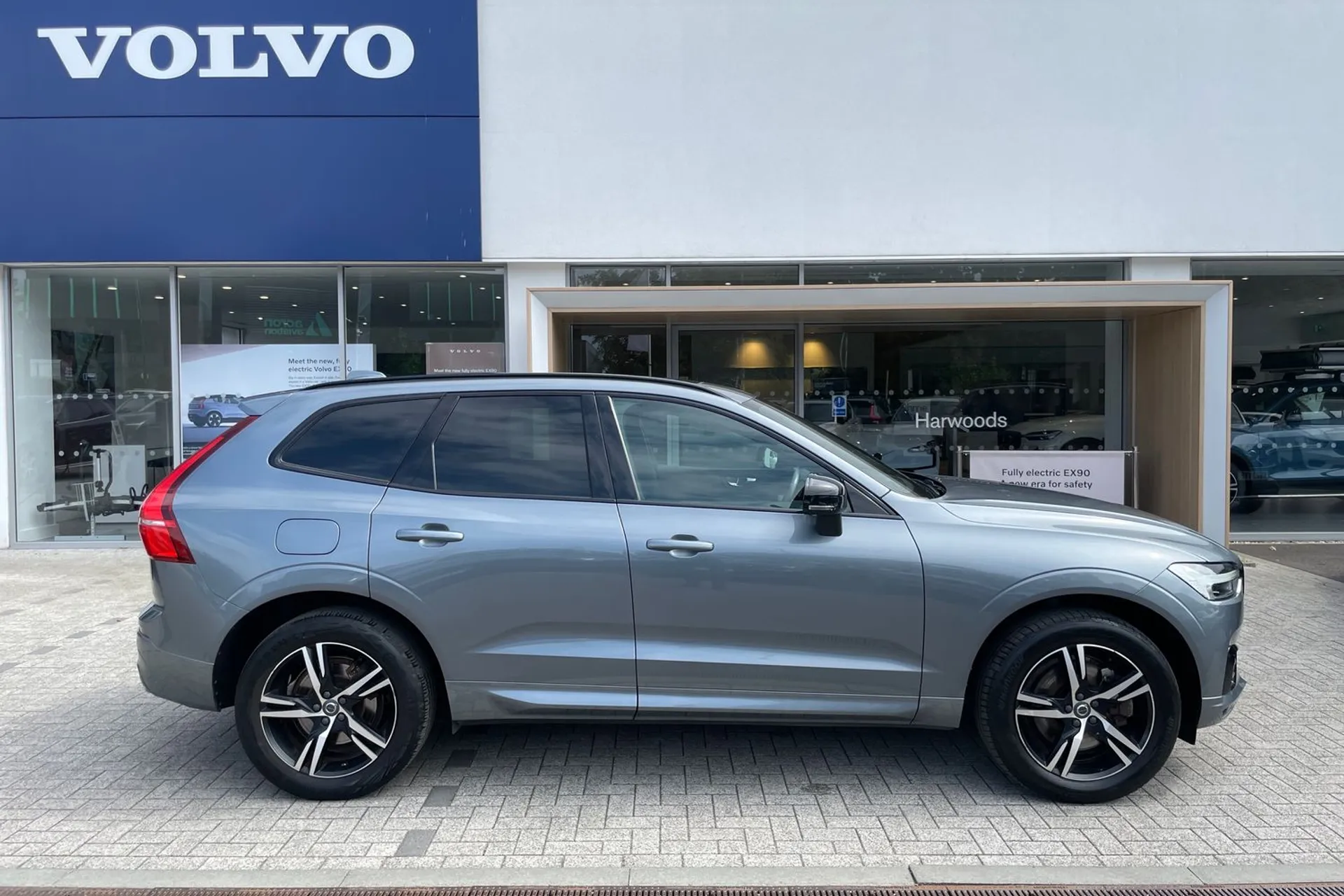 Volvo XC60 thumbnail image number 2