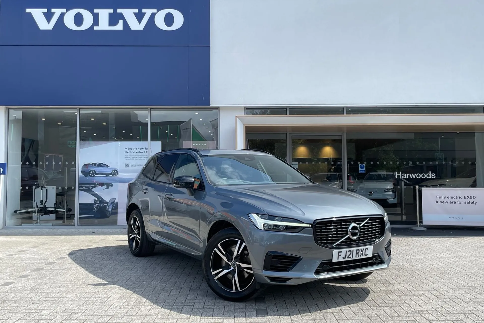 Volvo XC60 focused image