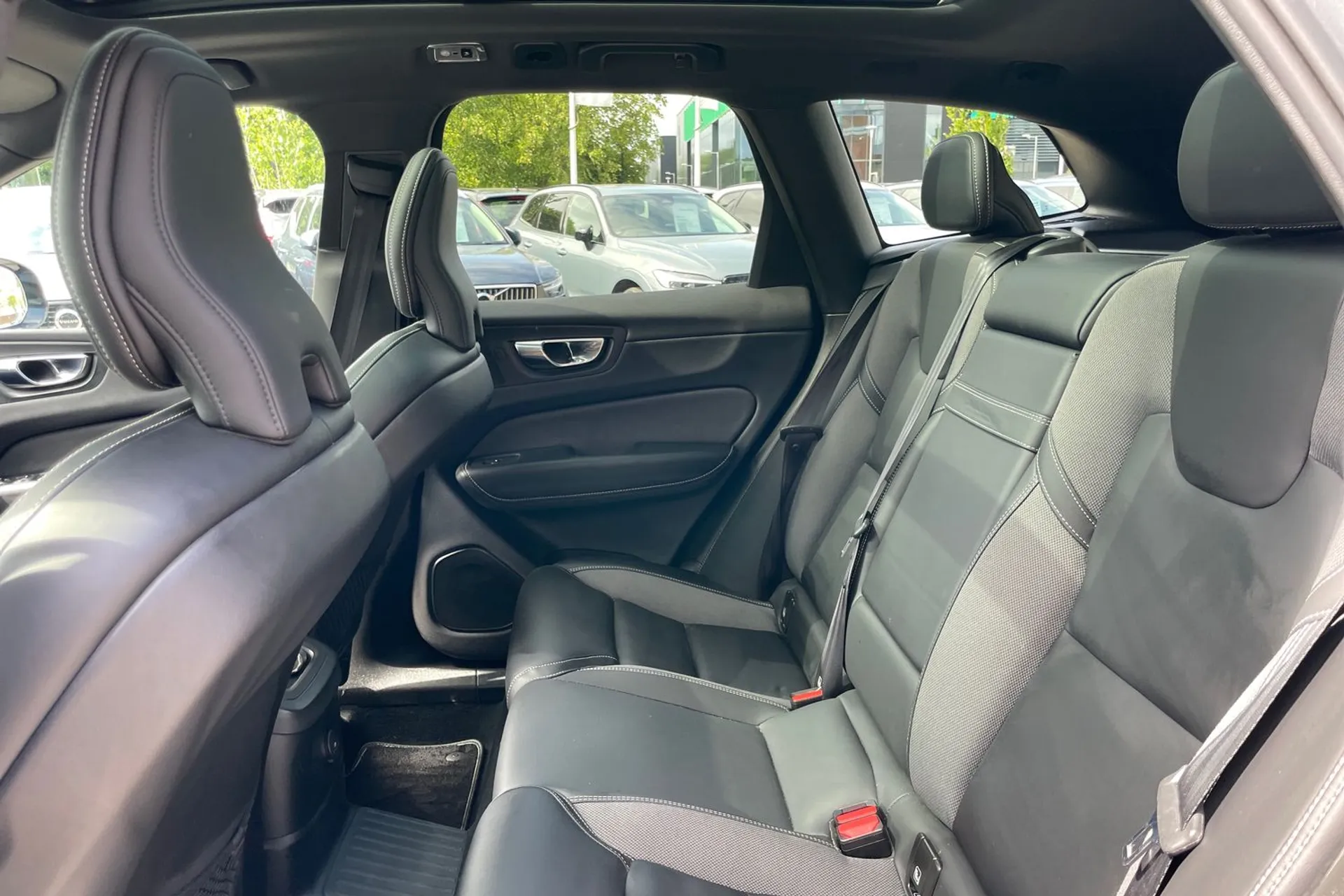 Volvo XC60 thumbnail image number 29