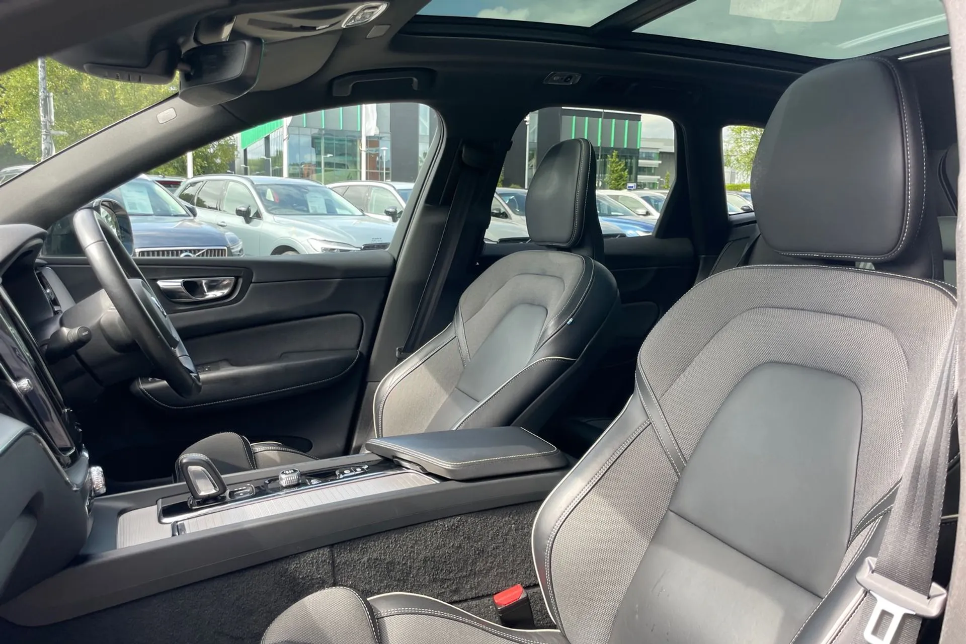 Volvo XC60 thumbnail image number 27