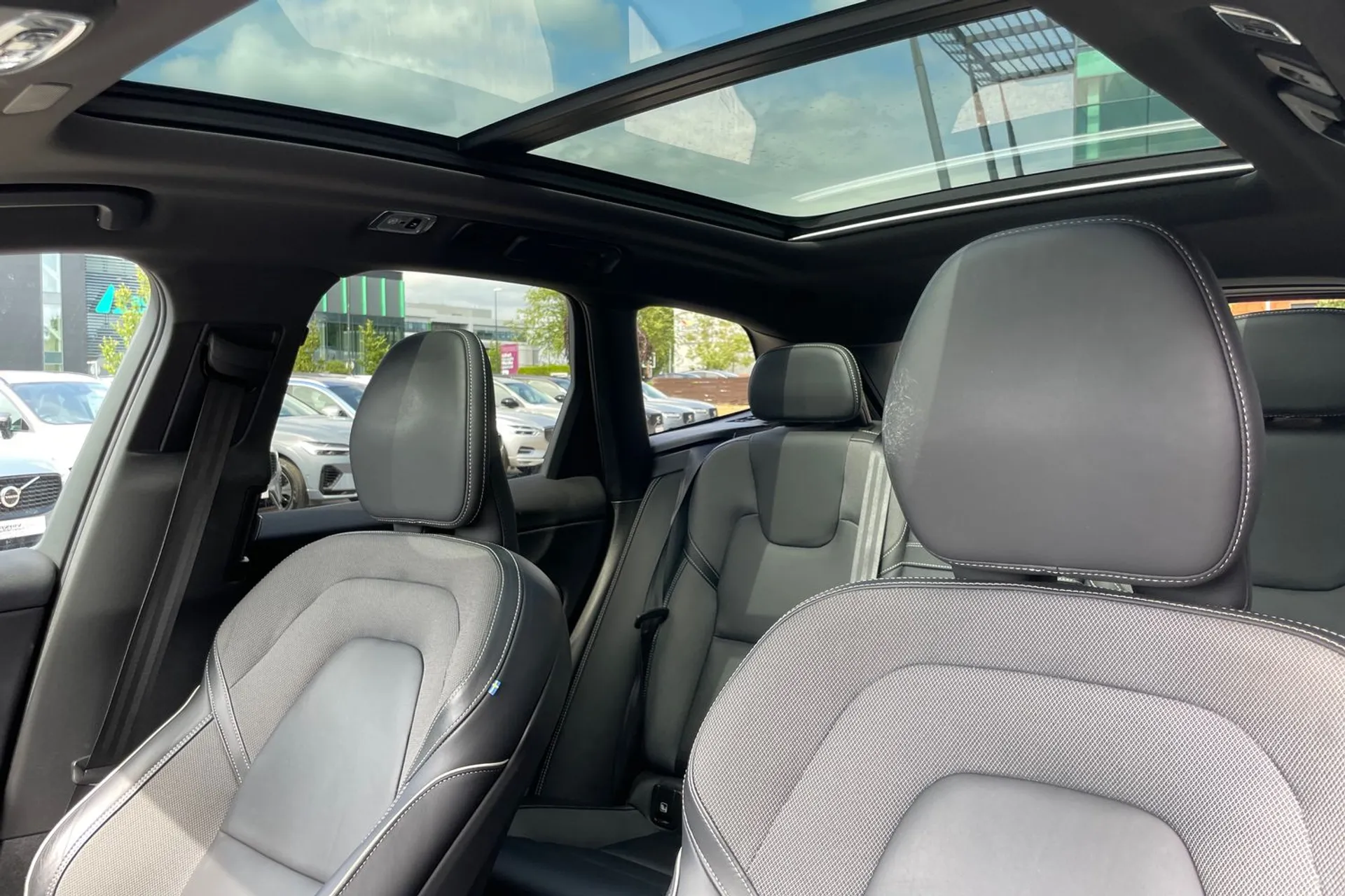 Volvo XC60 thumbnail image number 28