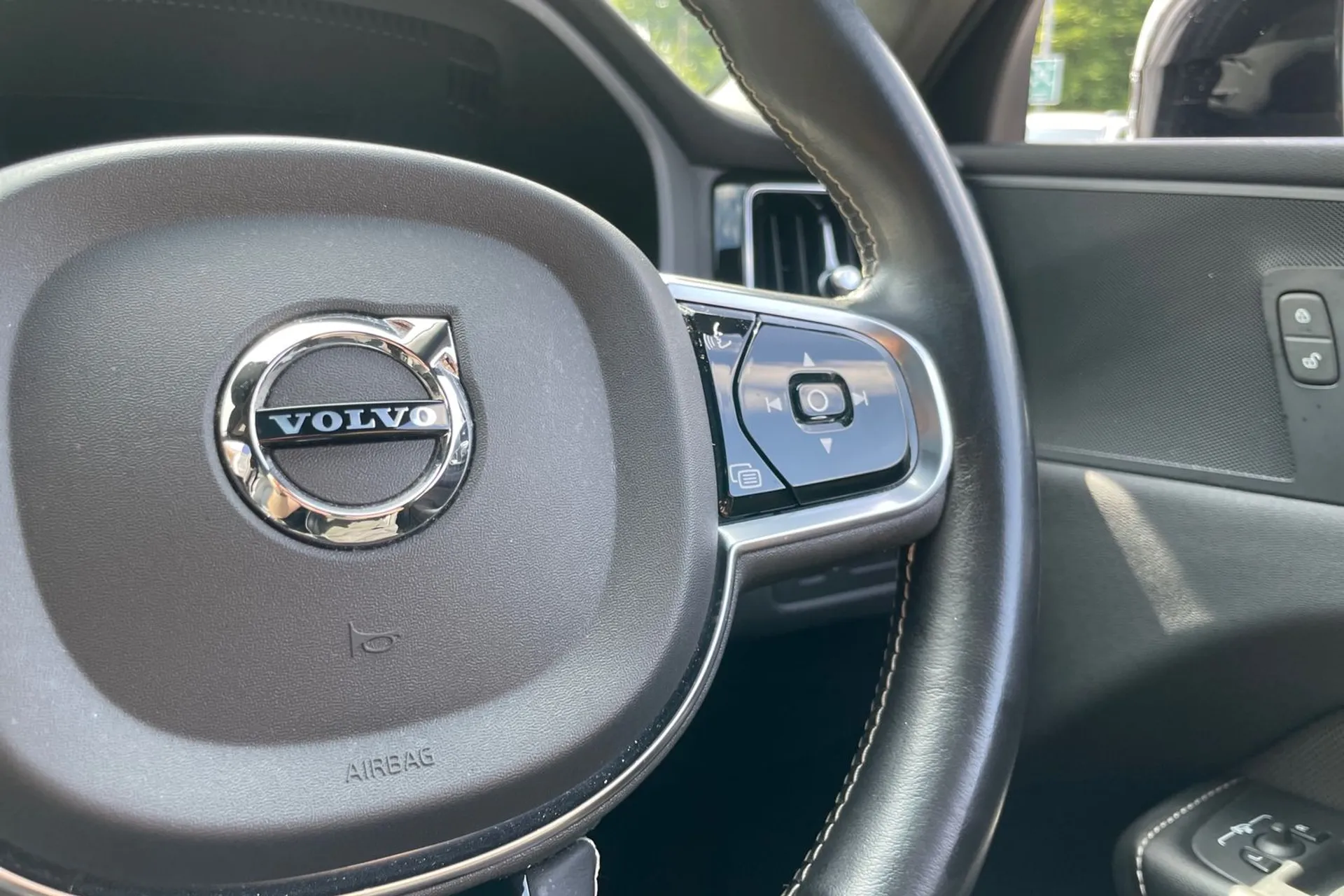 Volvo XC60 thumbnail image number 36