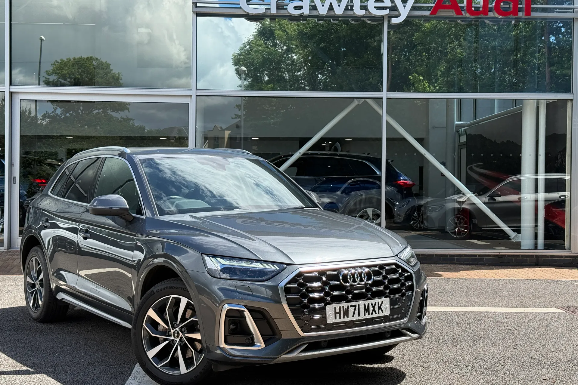 Audi Q5 focused image