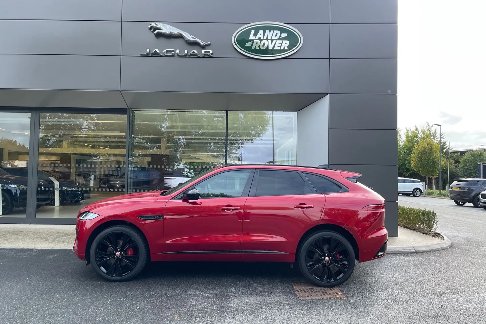 Jaguar F-PACE thumbnail image number 26