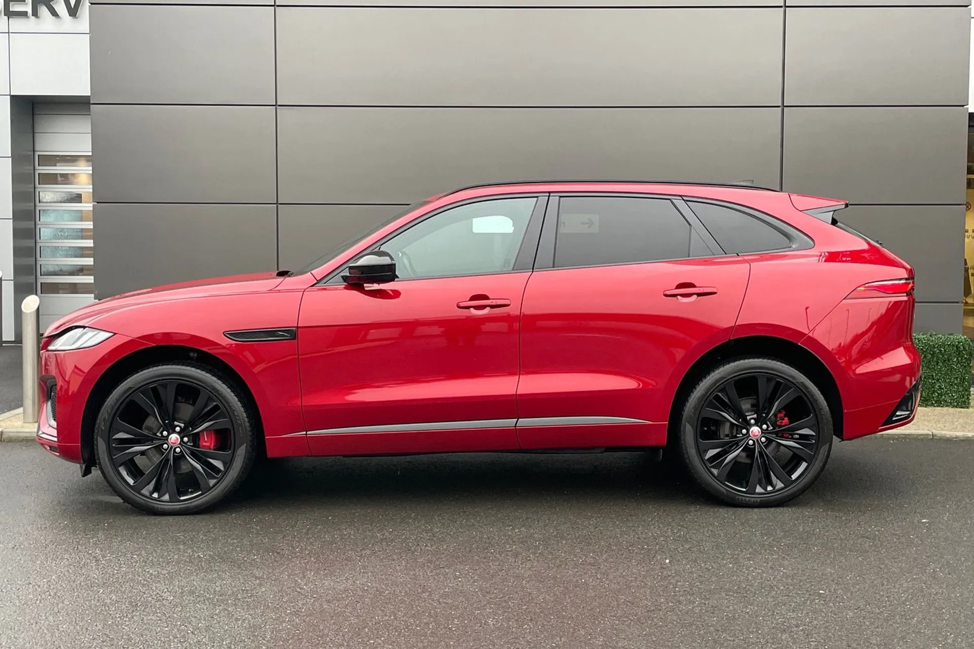 Jaguar F-PACE thumbnail image number 14