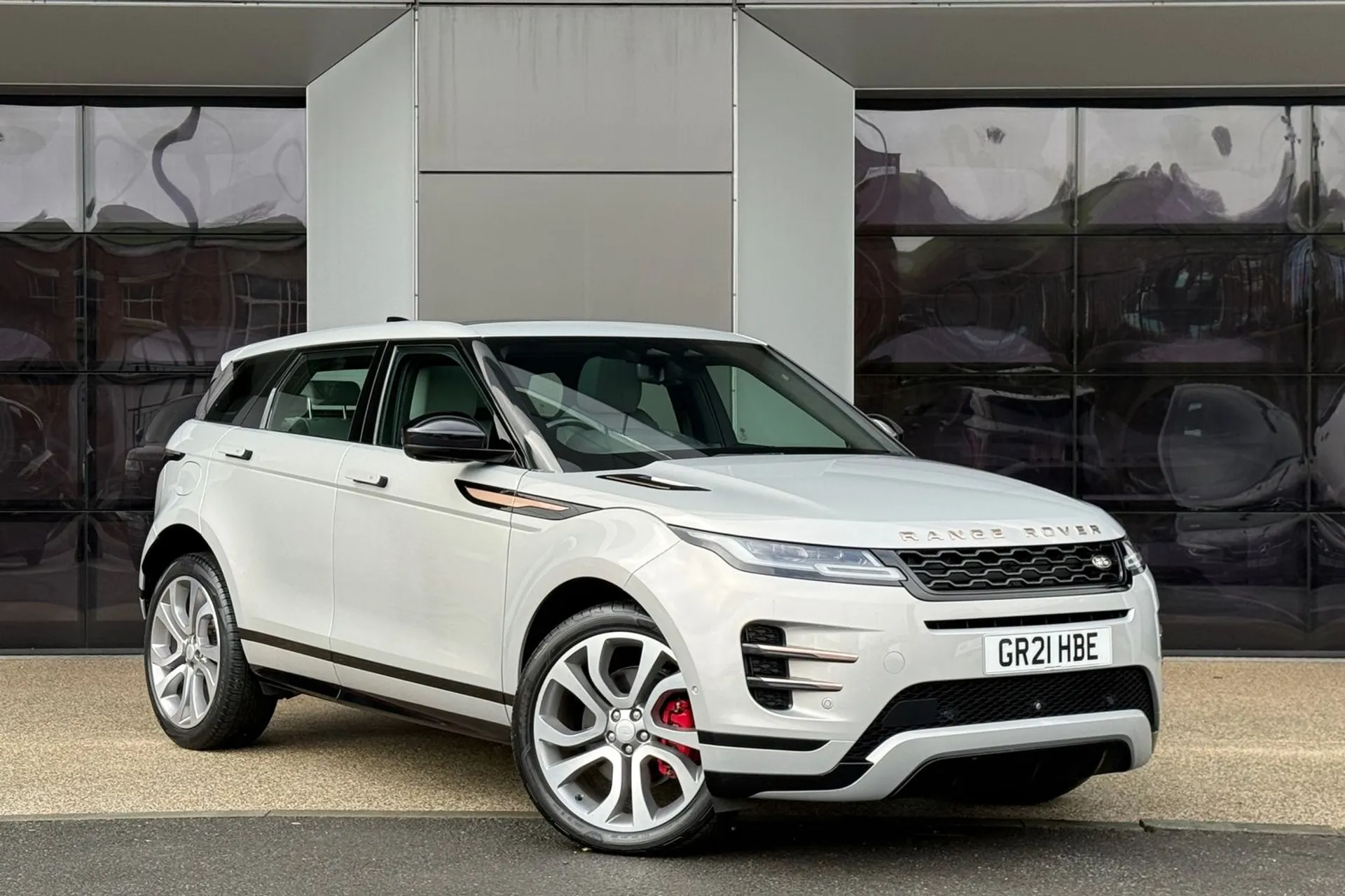 LAND ROVER RANGE ROVER EVOQUE focused image