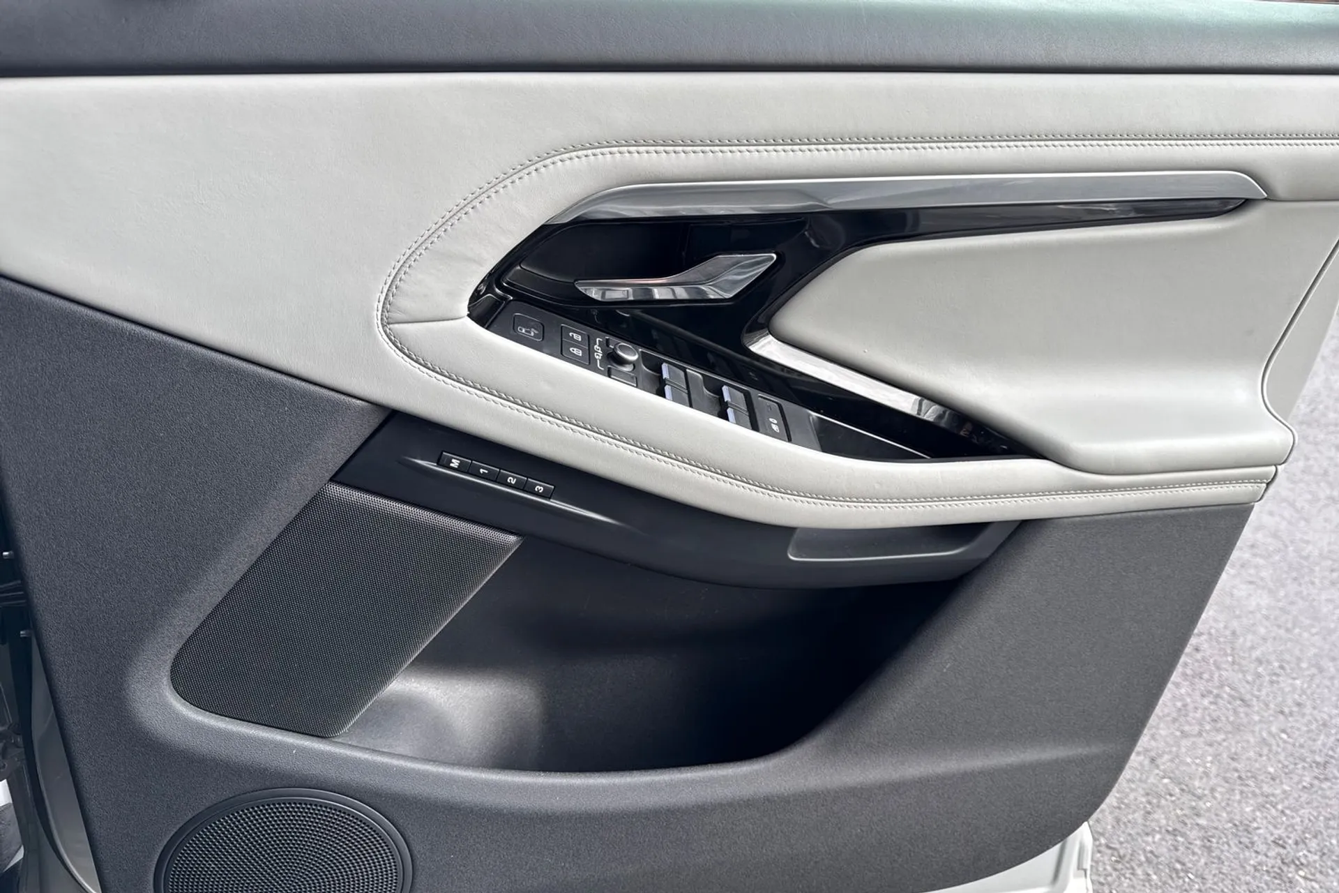 LAND ROVER RANGE ROVER EVOQUE thumbnail image number 49