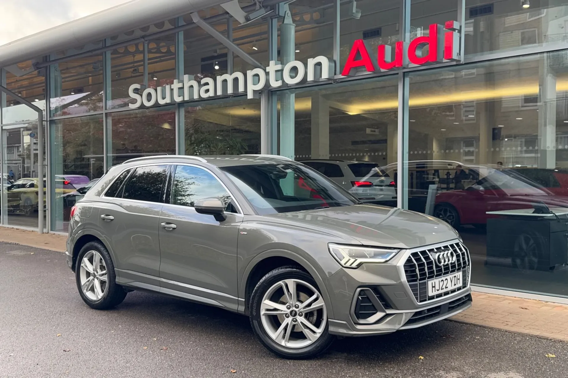 Audi Q3 focused image