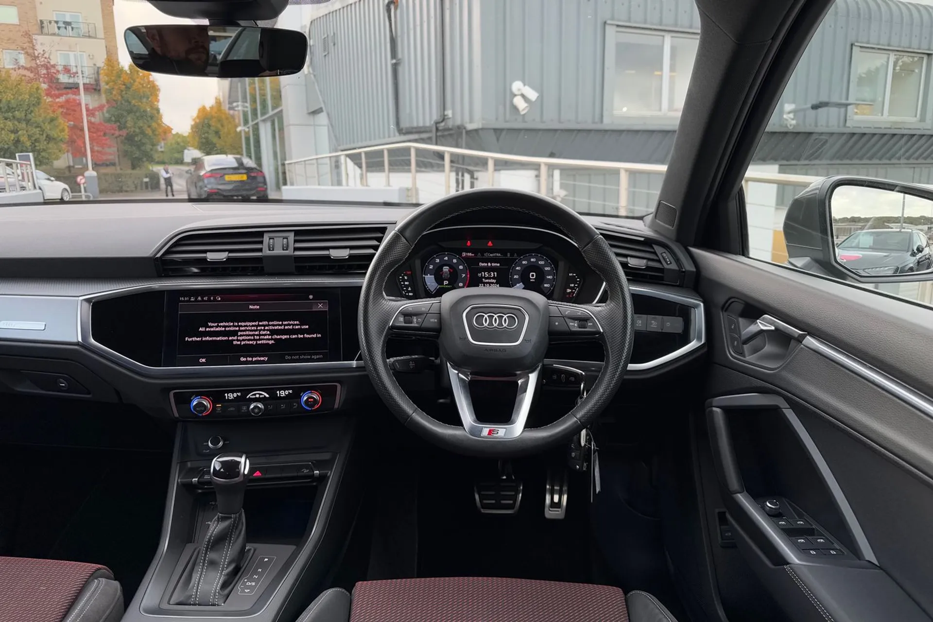 Audi Q3 thumbnail image number 33