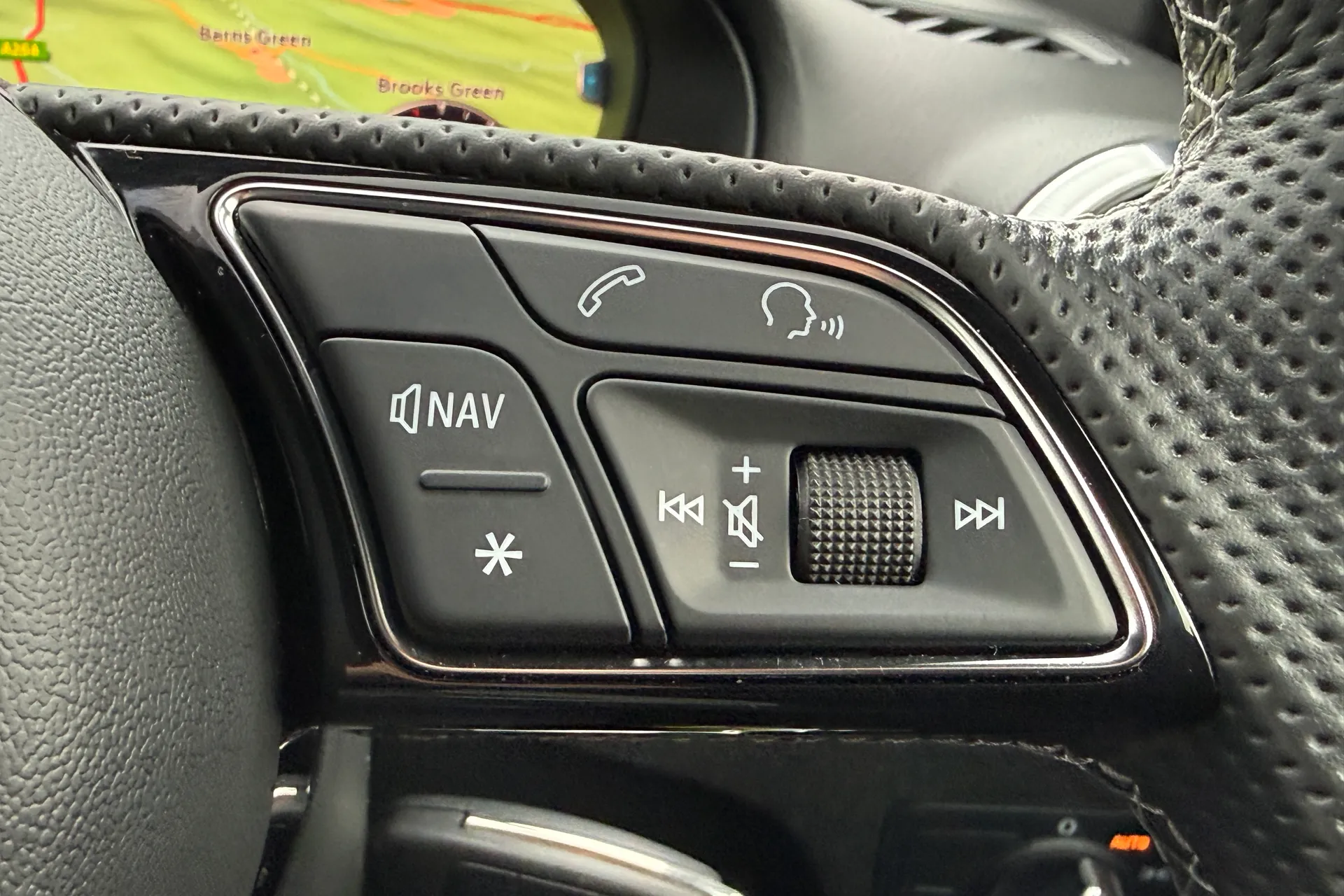 Audi Q2 thumbnail image number 17