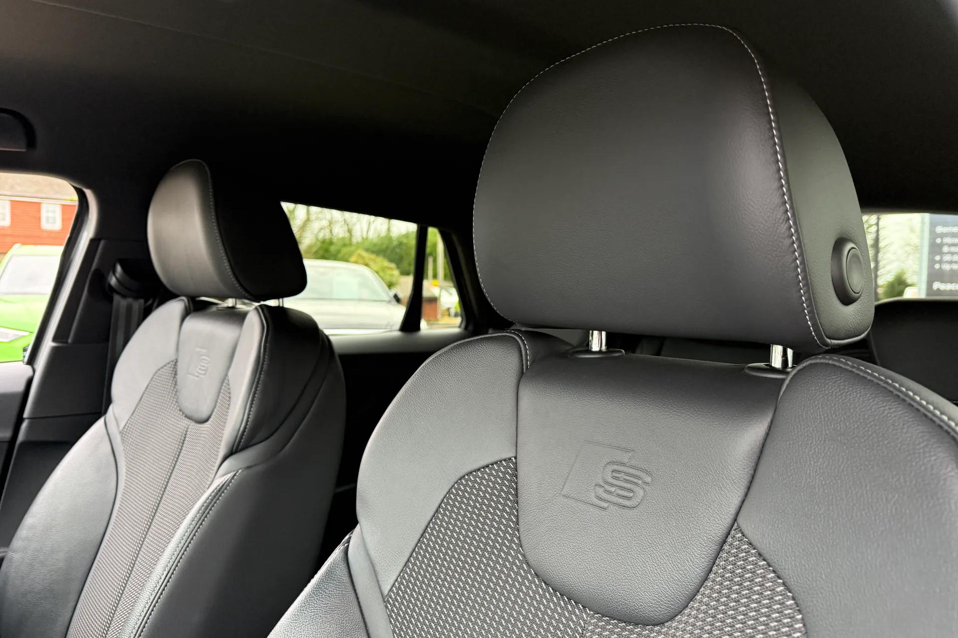 Audi Q2 thumbnail image number 26