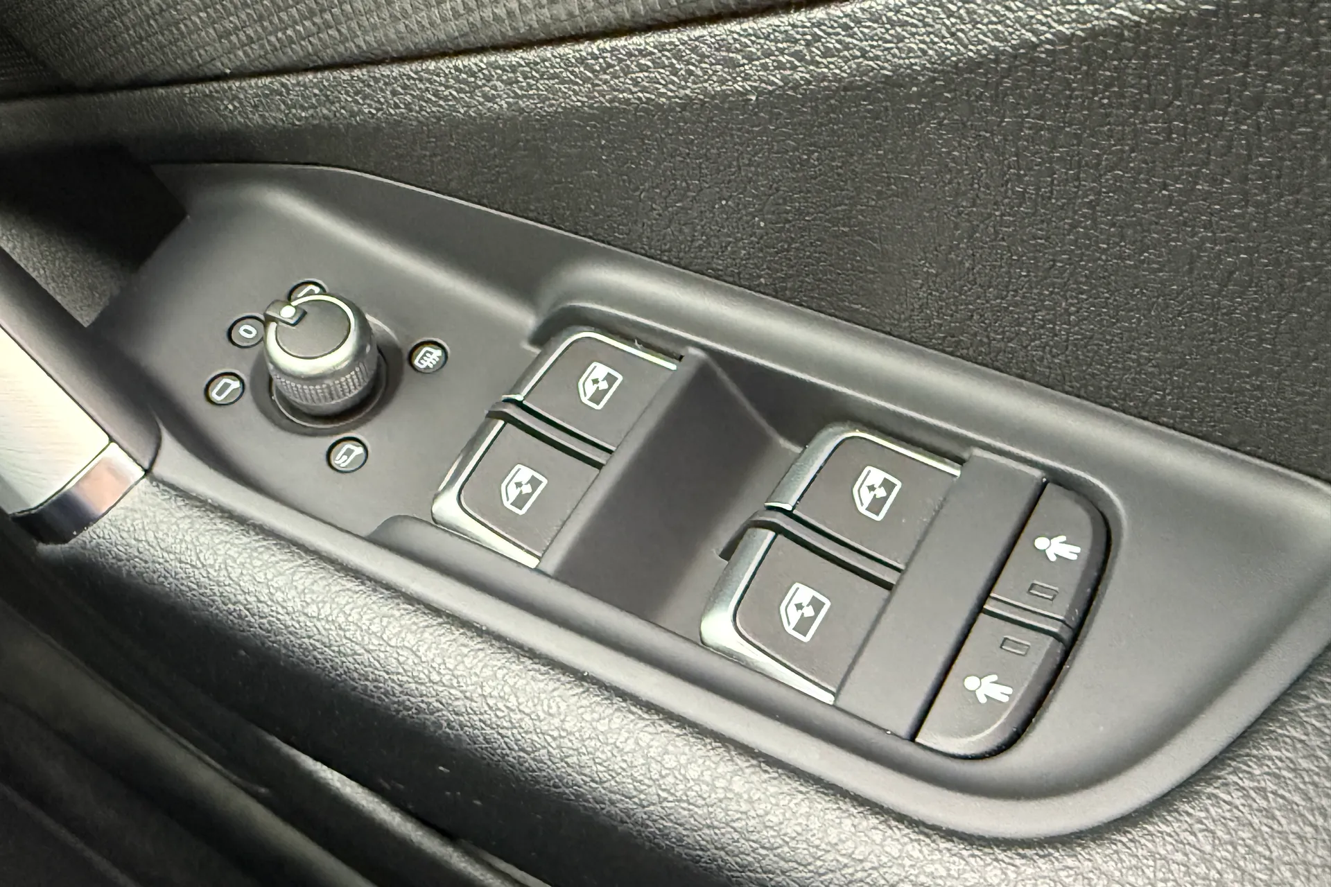 Audi Q2 thumbnail image number 14