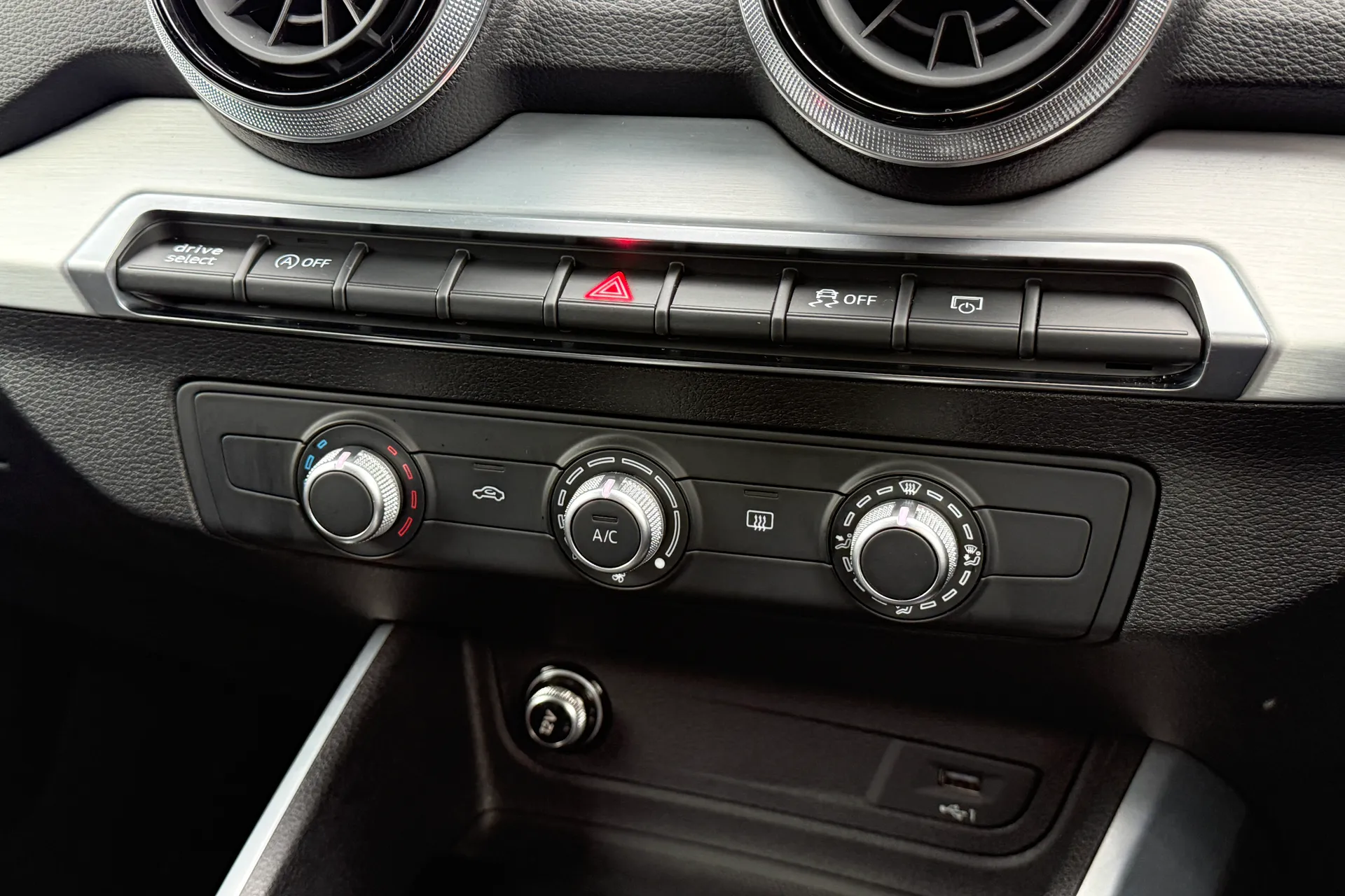 Audi Q2 thumbnail image number 12