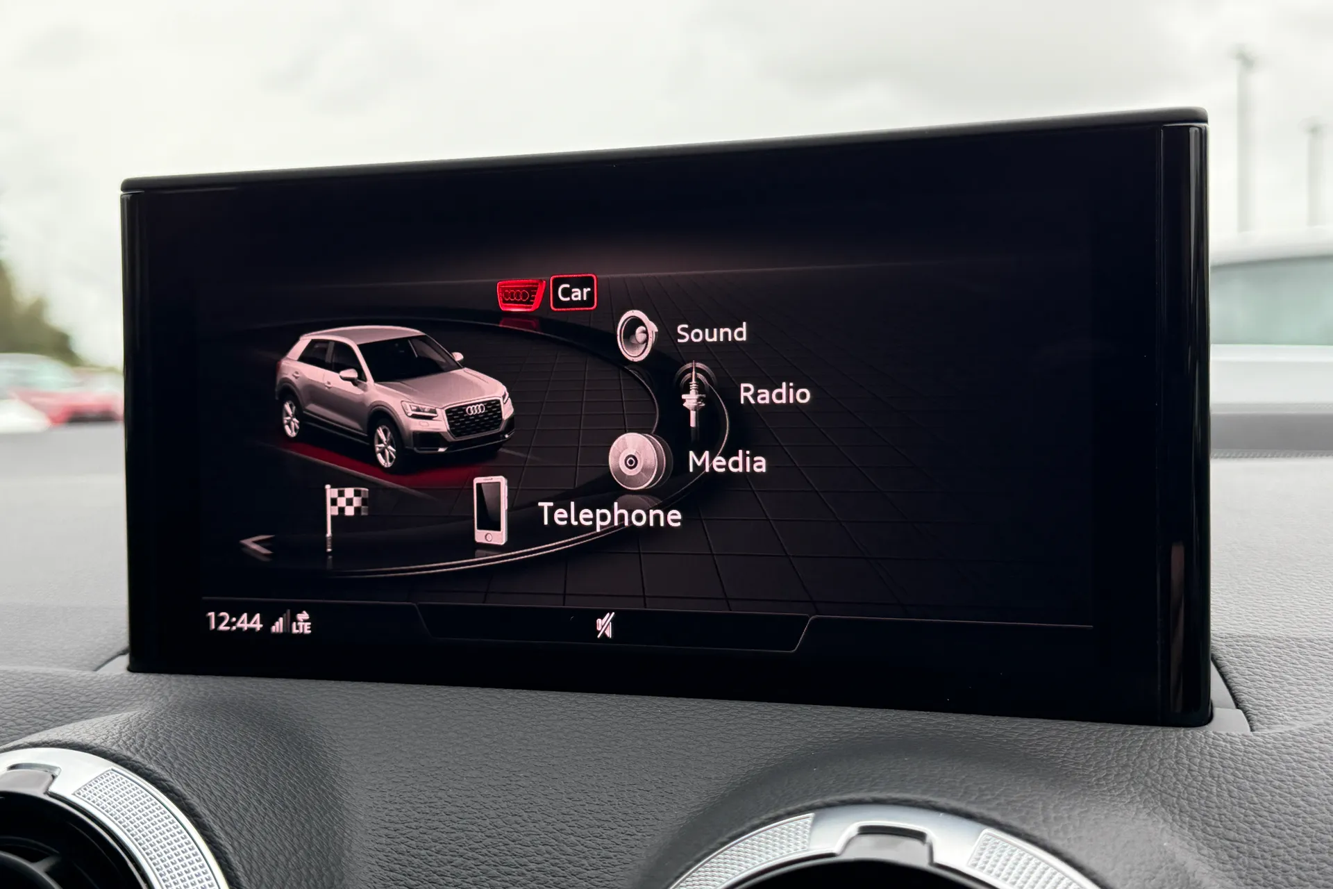 Audi Q2 thumbnail image number 10