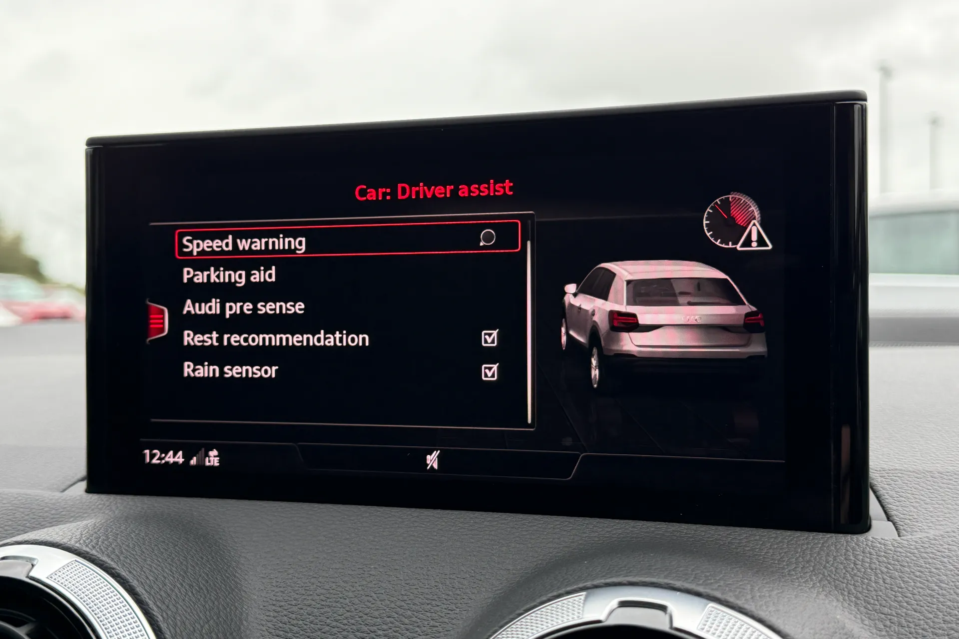 Audi Q2 thumbnail image number 8