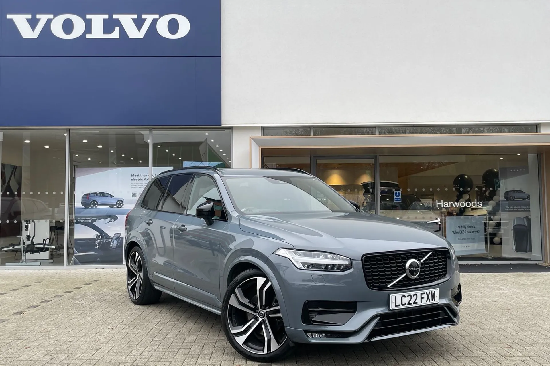 Volvo XC90 focused image